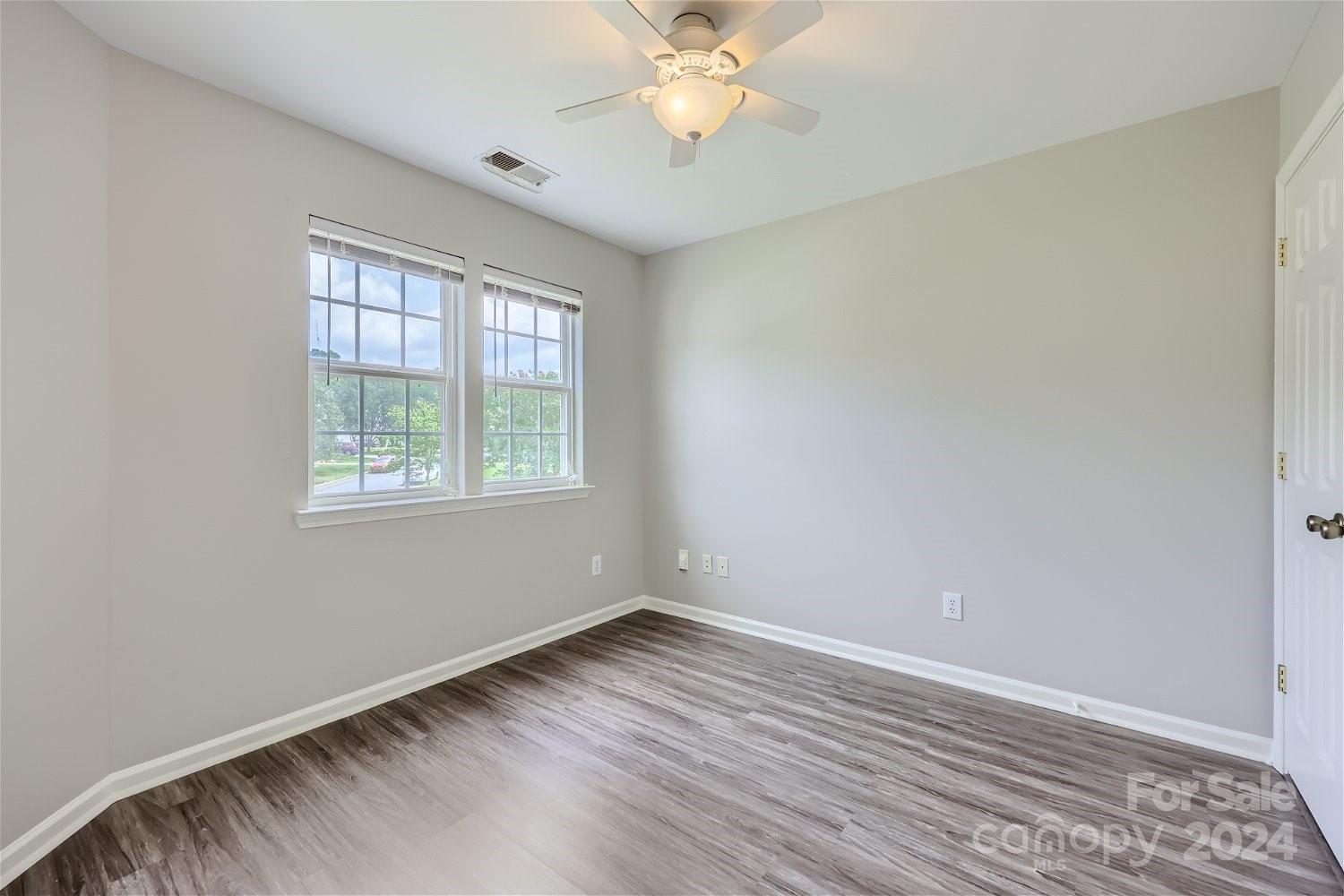 2206 Oakhurst Court