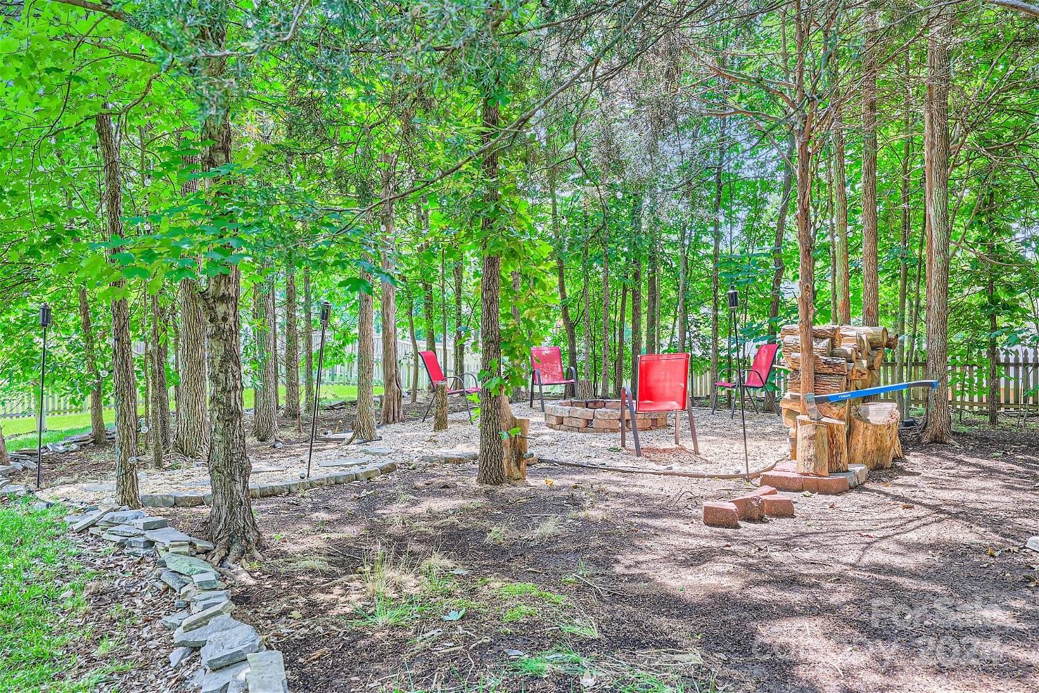 2206 Oakhurst Court