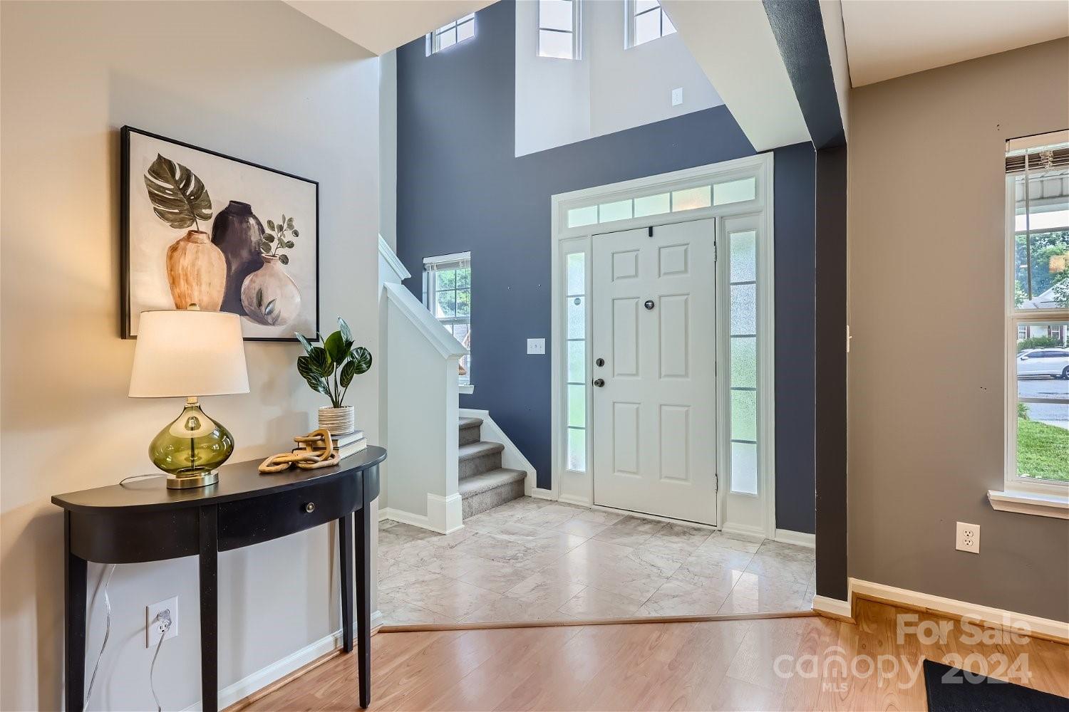 2206 Oakhurst Court
