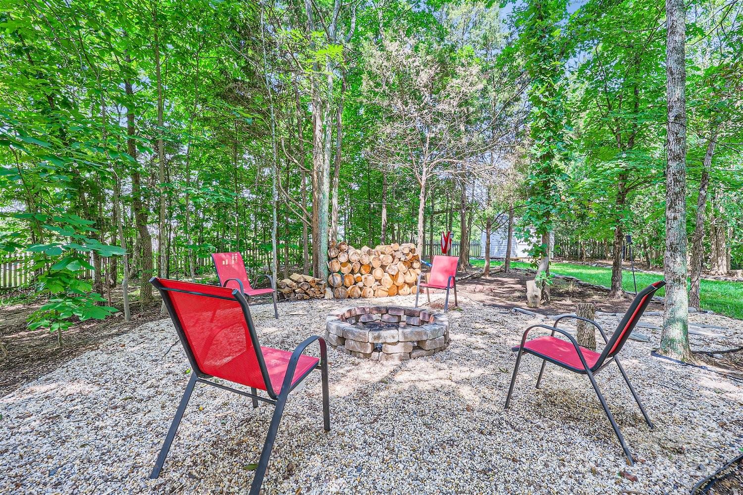 2206 Oakhurst Court