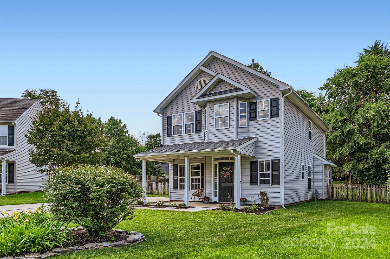 2206 Oakhurst Court
