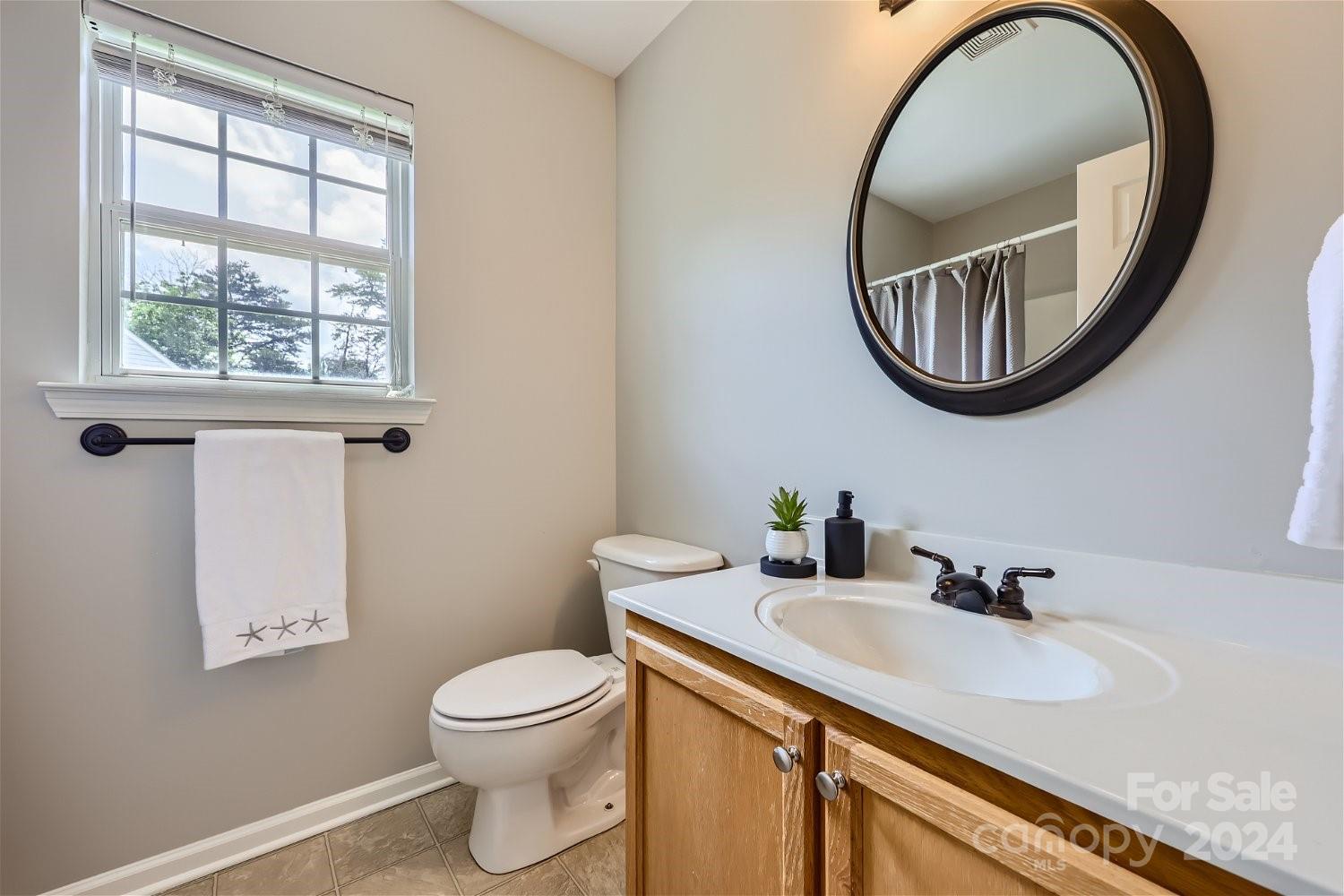 2206 Oakhurst Court