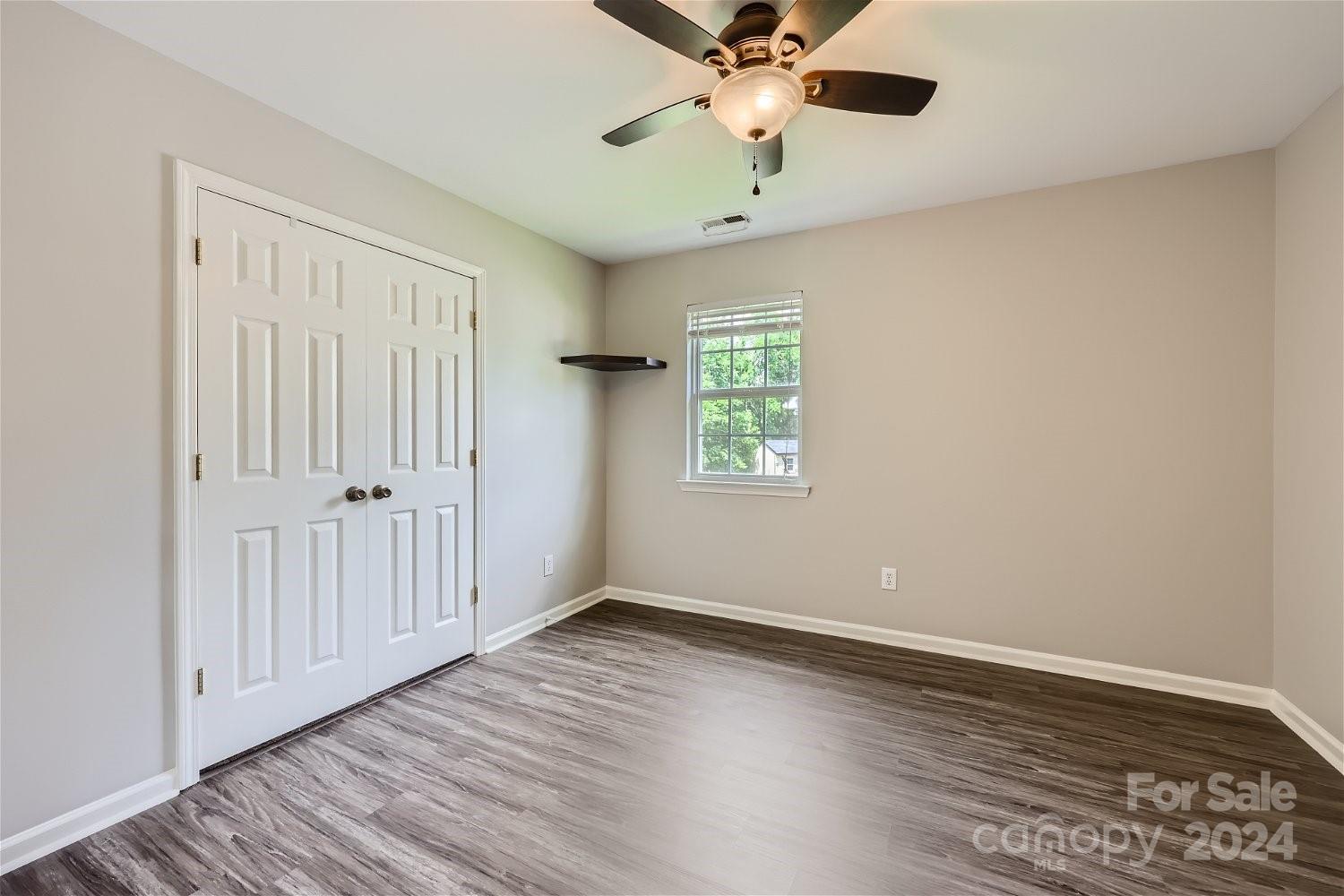 2206 Oakhurst Court