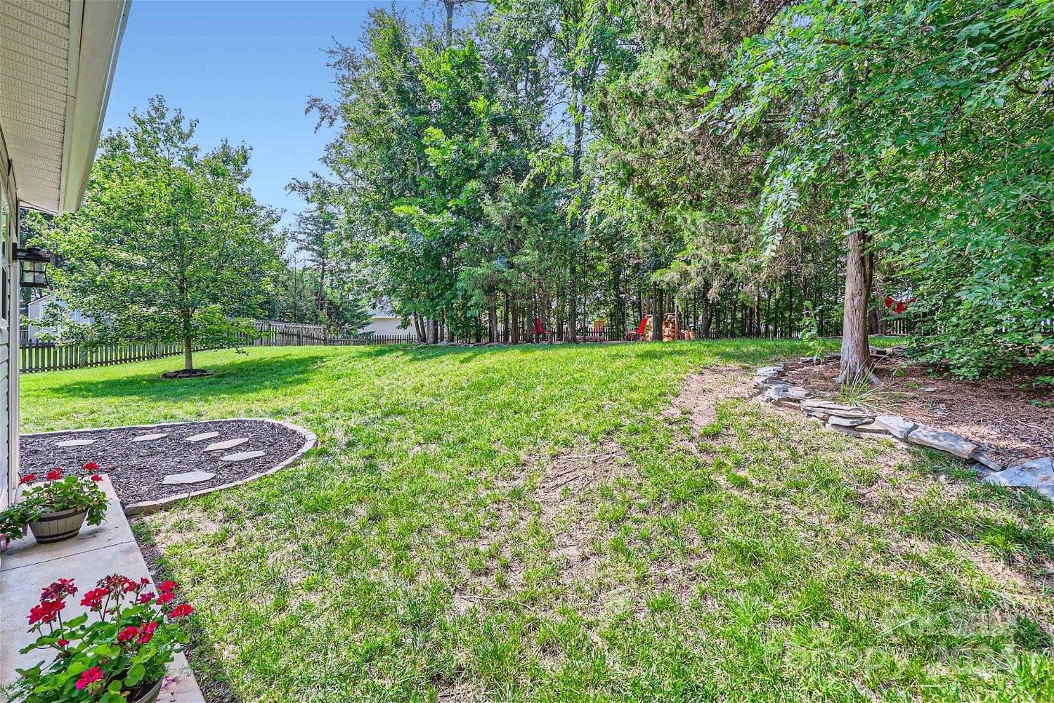 2206 Oakhurst Court
