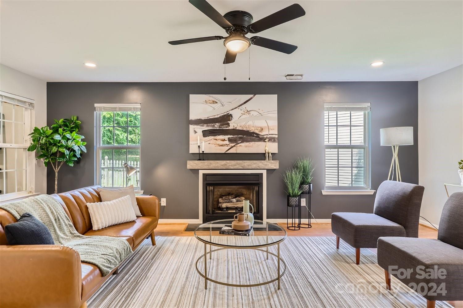 2206 Oakhurst Court