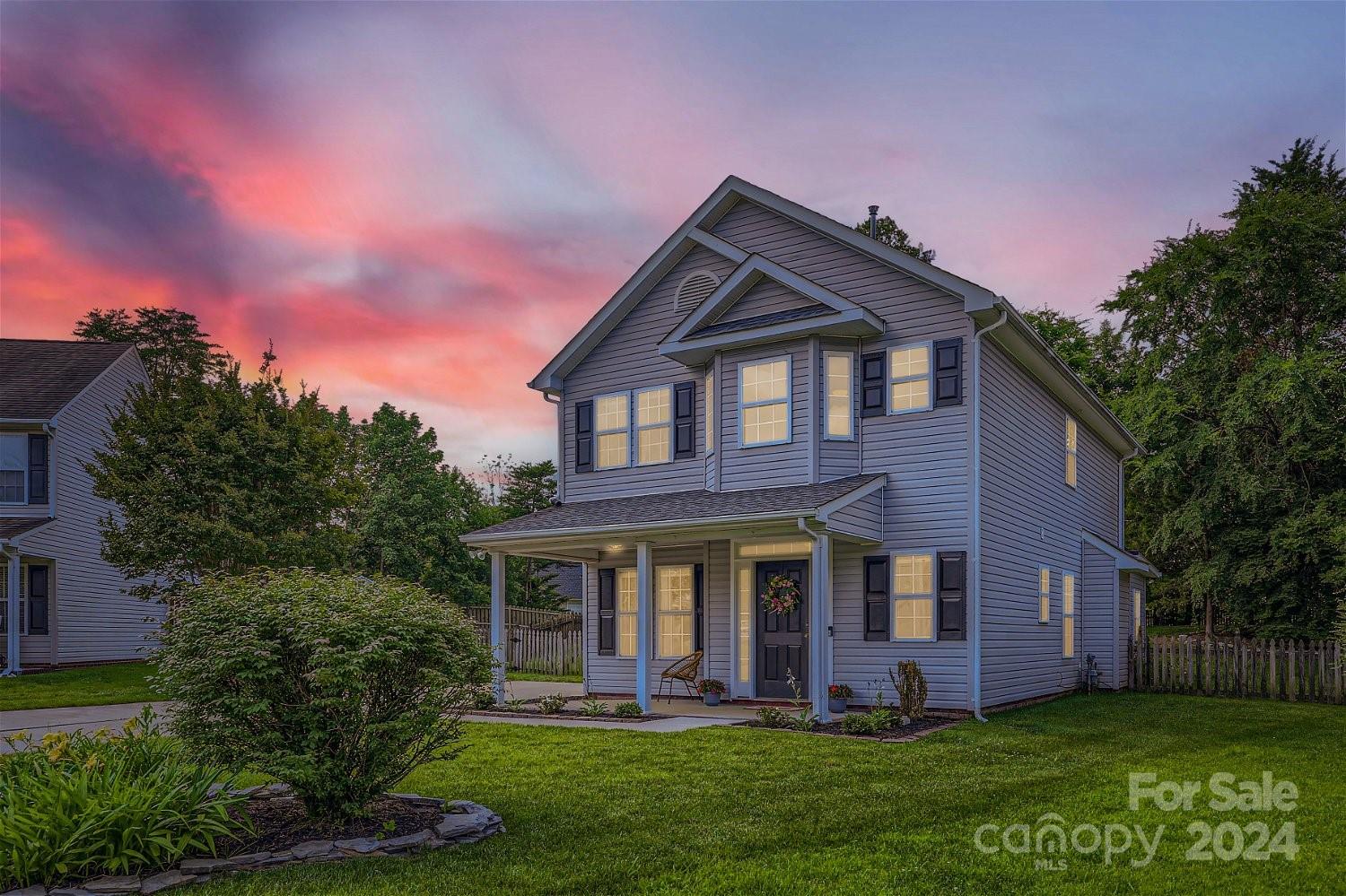 2206 Oakhurst Court