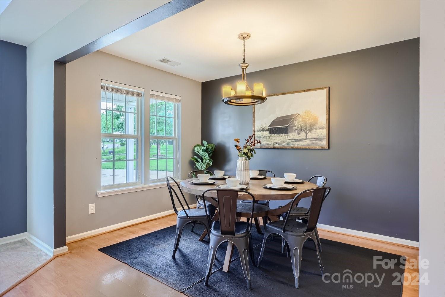 2206 Oakhurst Court