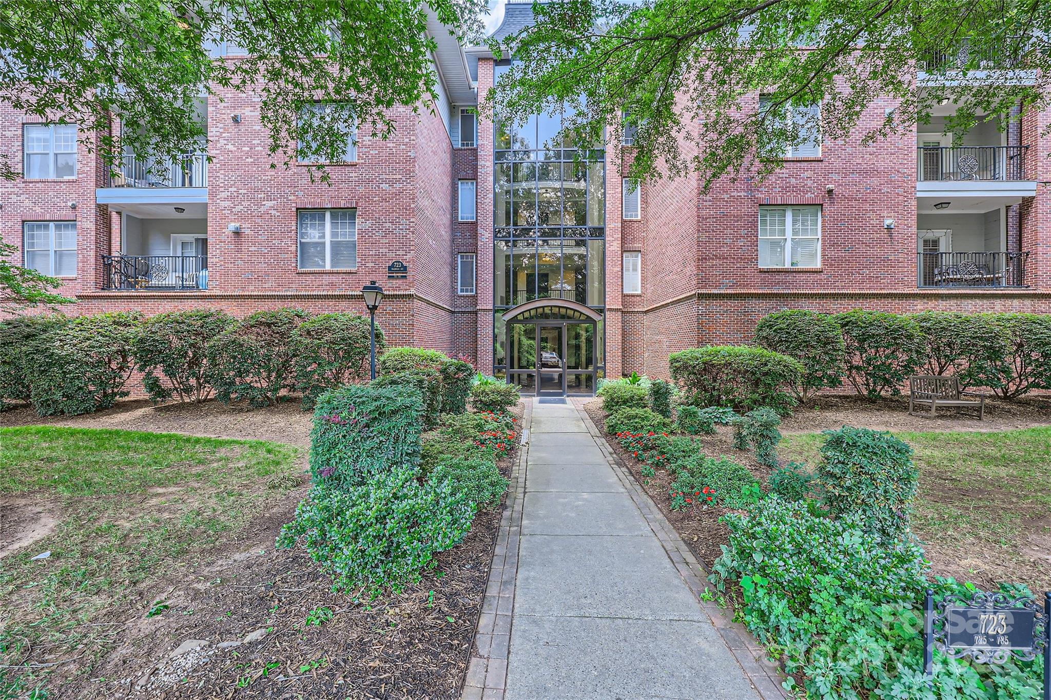 739 Magnolia Avenue