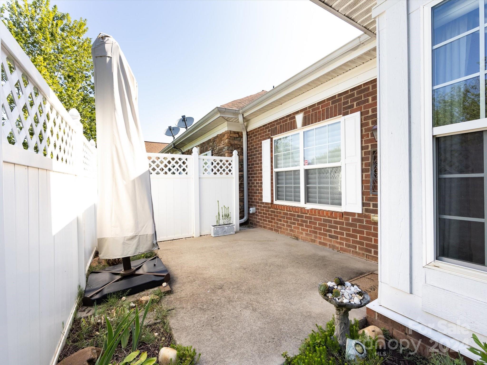 2022 Woodburn Terrace