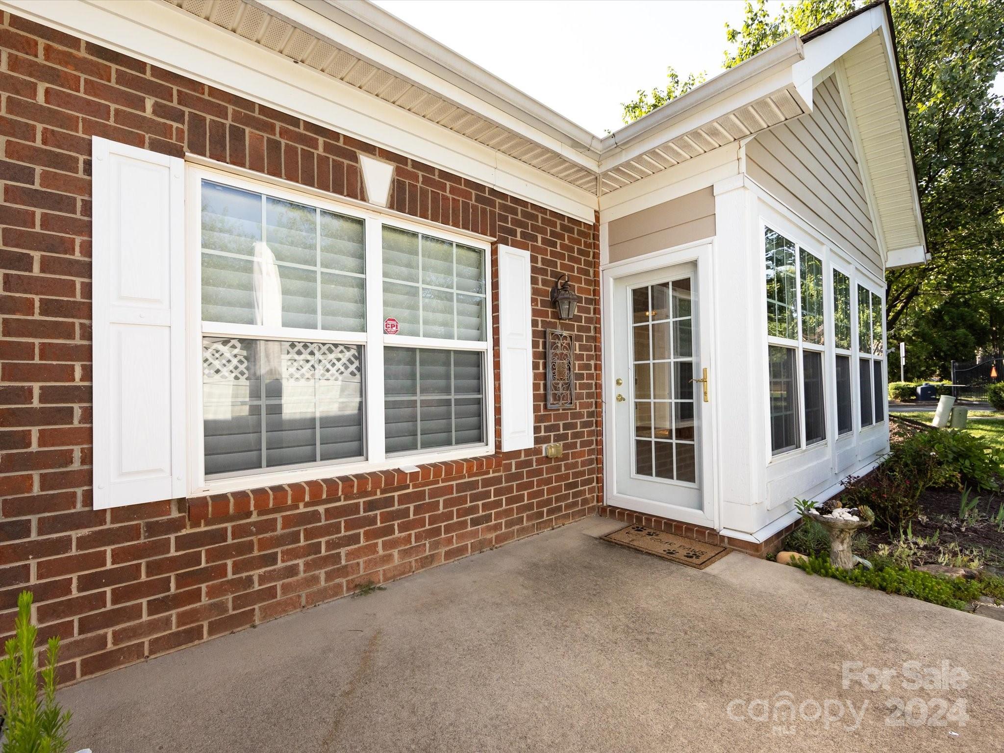 2022 Woodburn Terrace