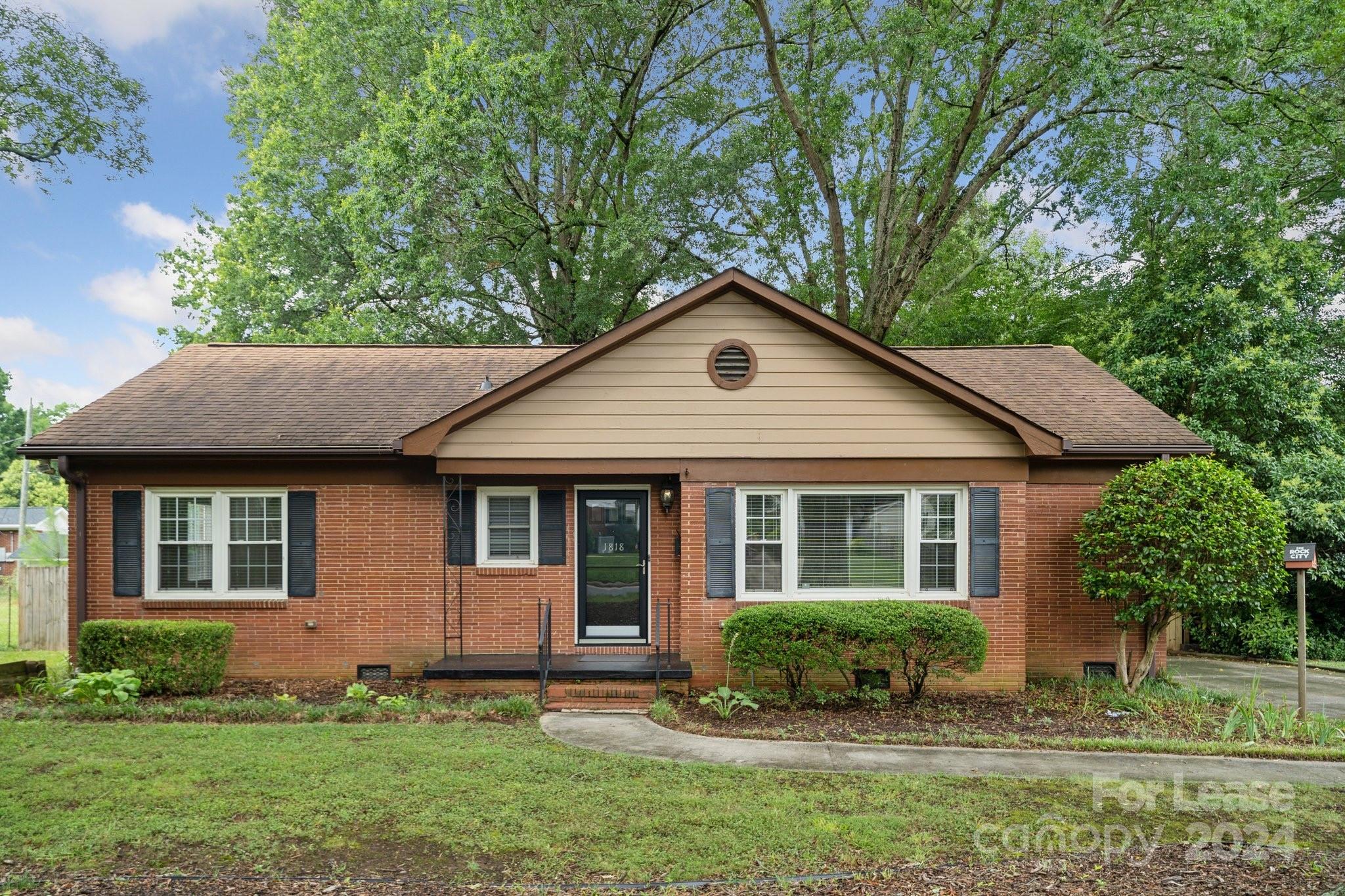 1818 Woodland Drive