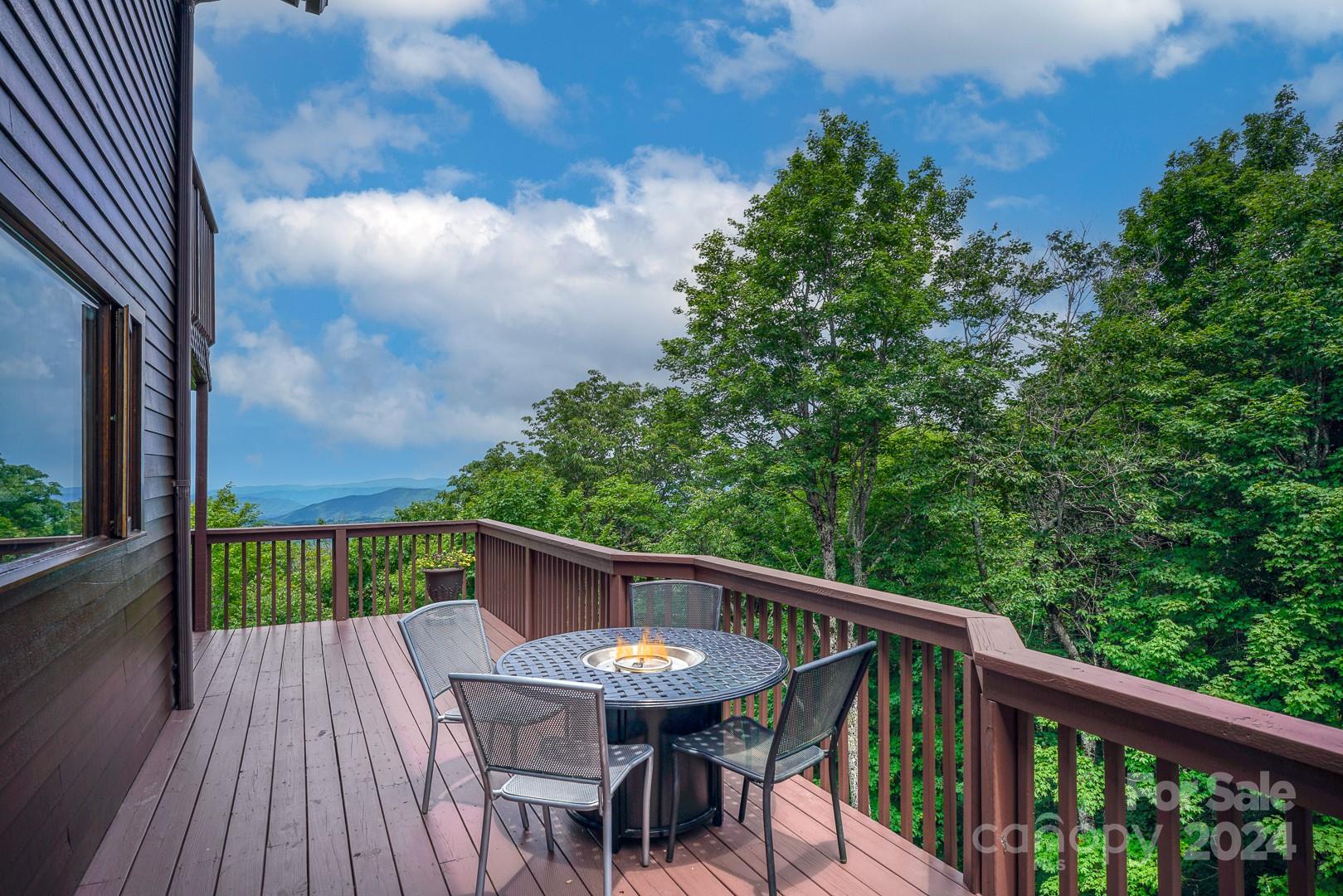 128 N Pinnacle Ridge Road