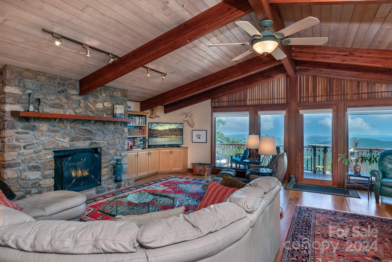 128 N Pinnacle Ridge Road