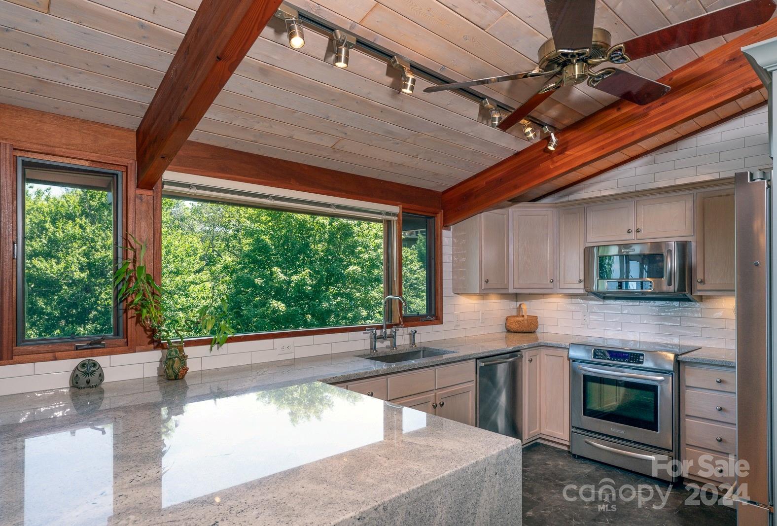128 N Pinnacle Ridge Road