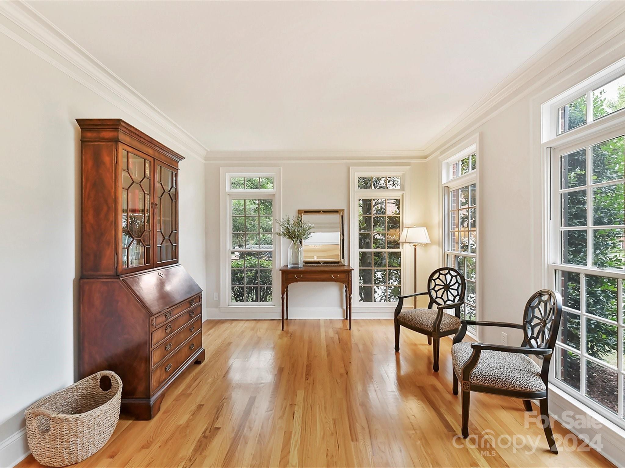 1905 Oak Shadow Way