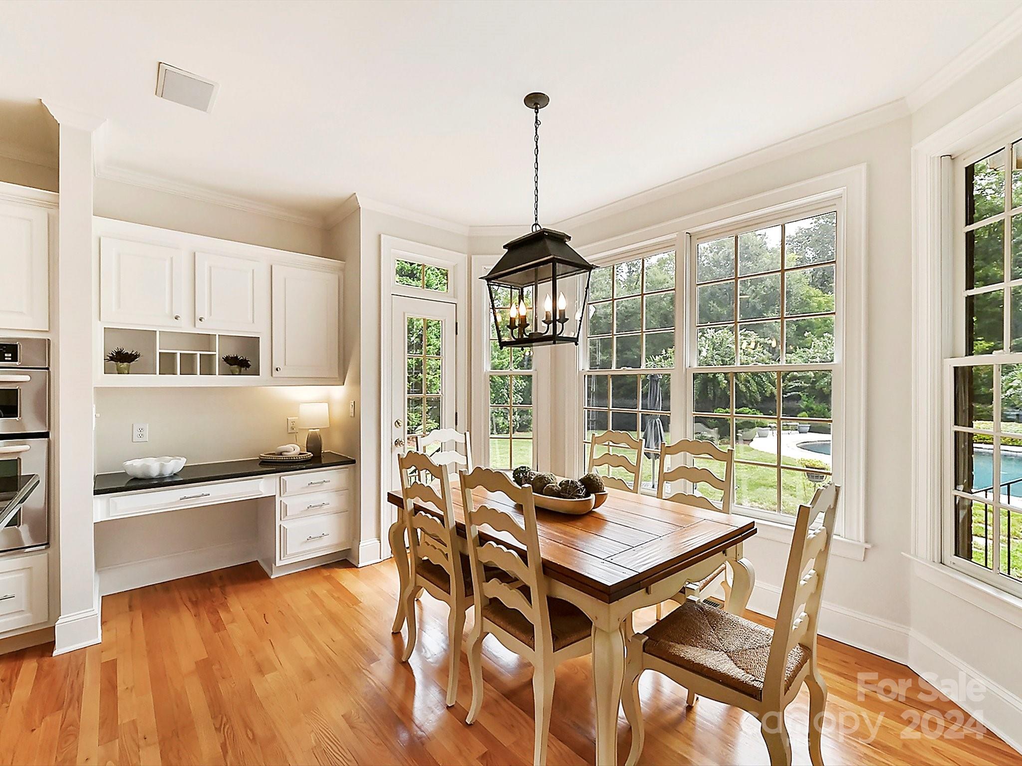 1905 Oak Shadow Way