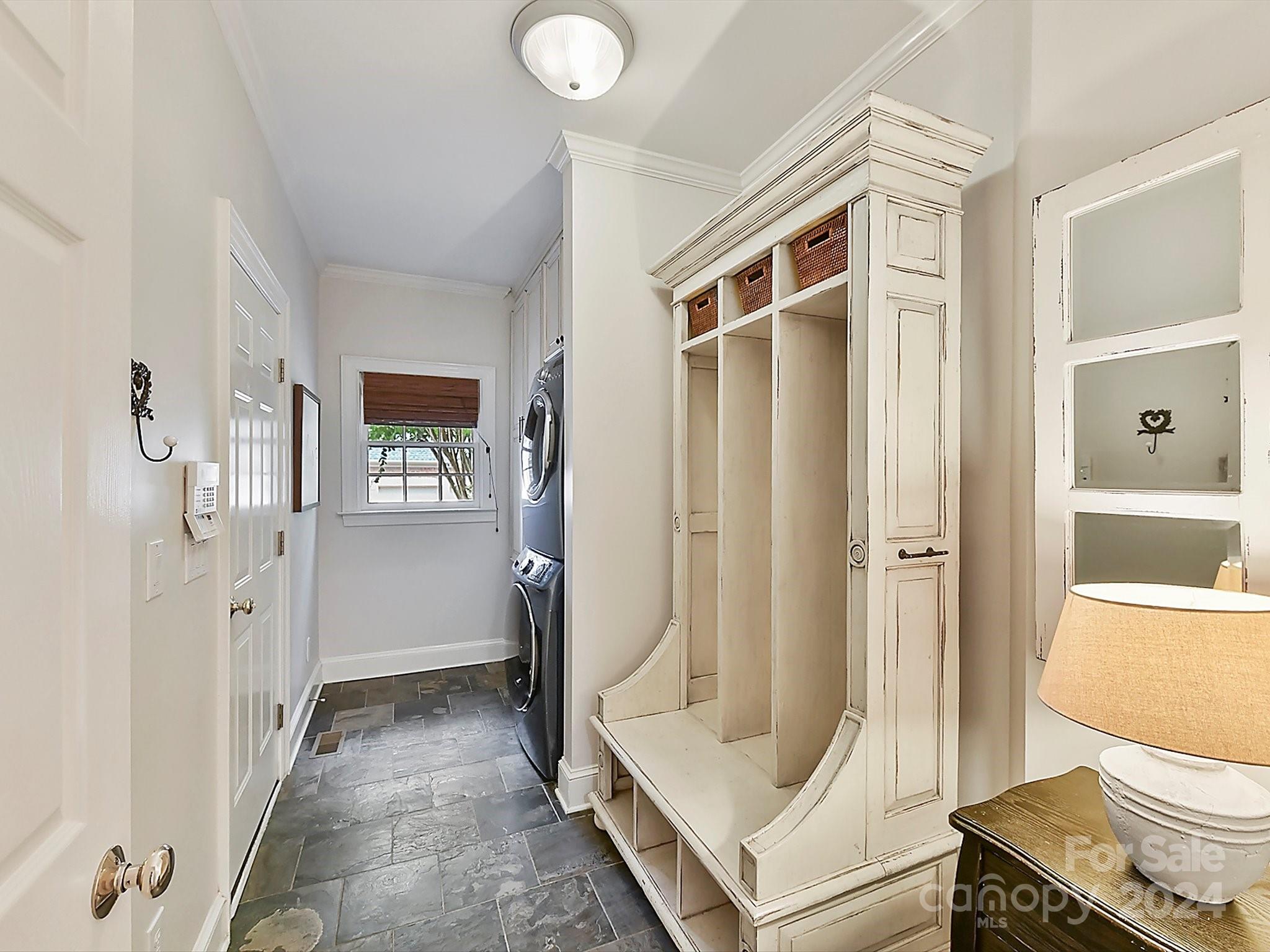 1905 Oak Shadow Way