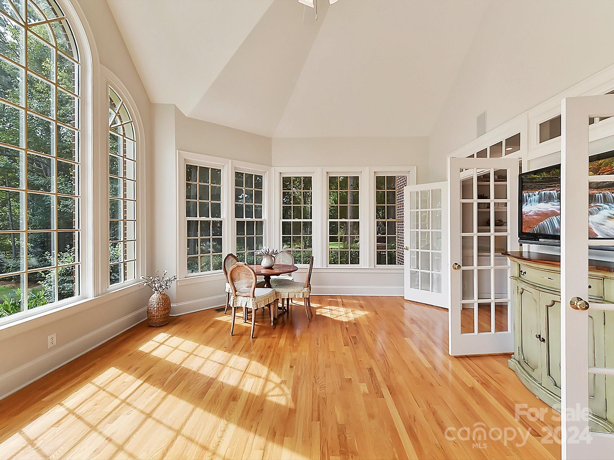 1905 Oak Shadow Way