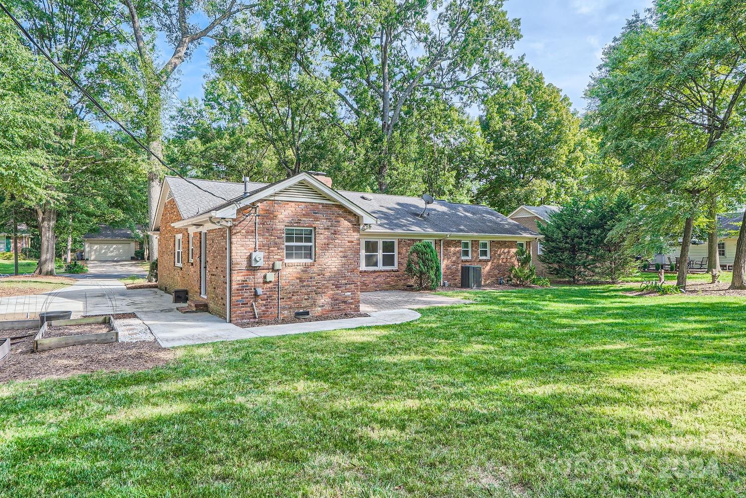 1325 Redcoat Drive