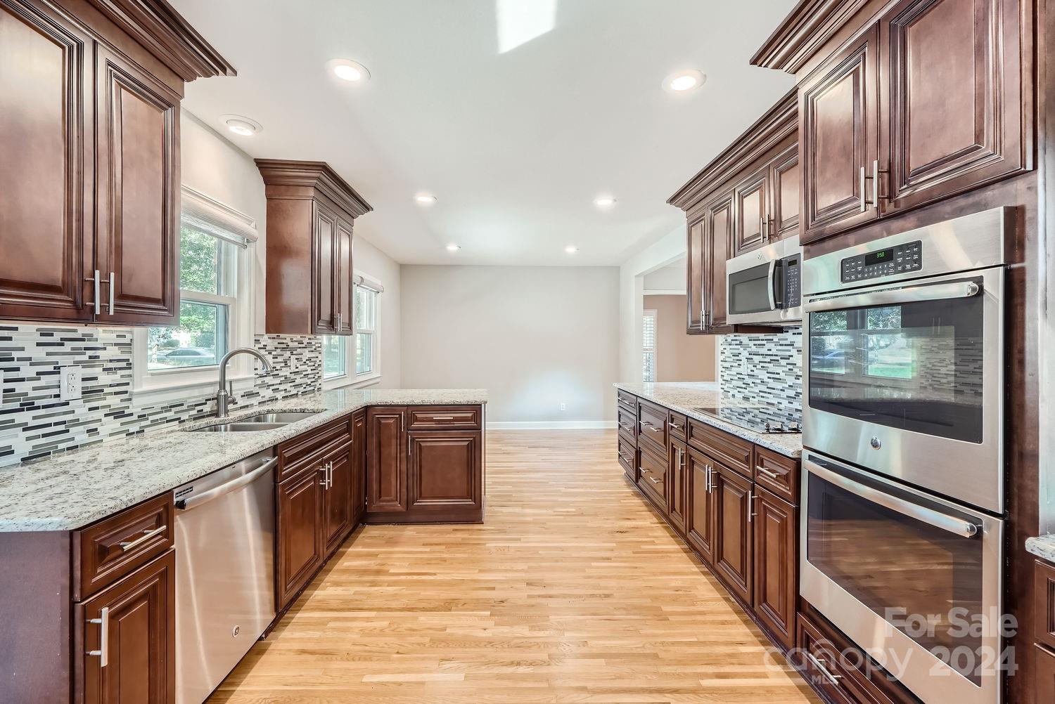1325 Redcoat Drive