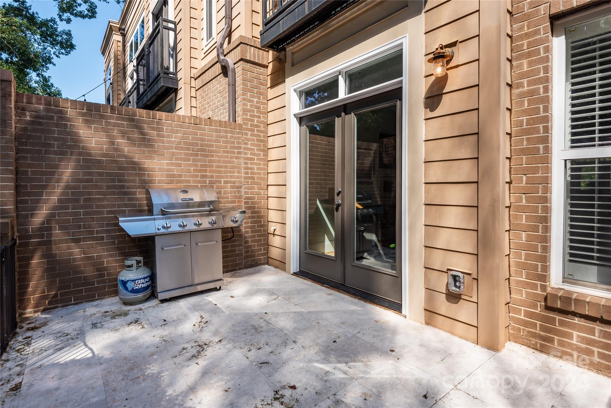 239 N Dotger Avenue Unit: F4