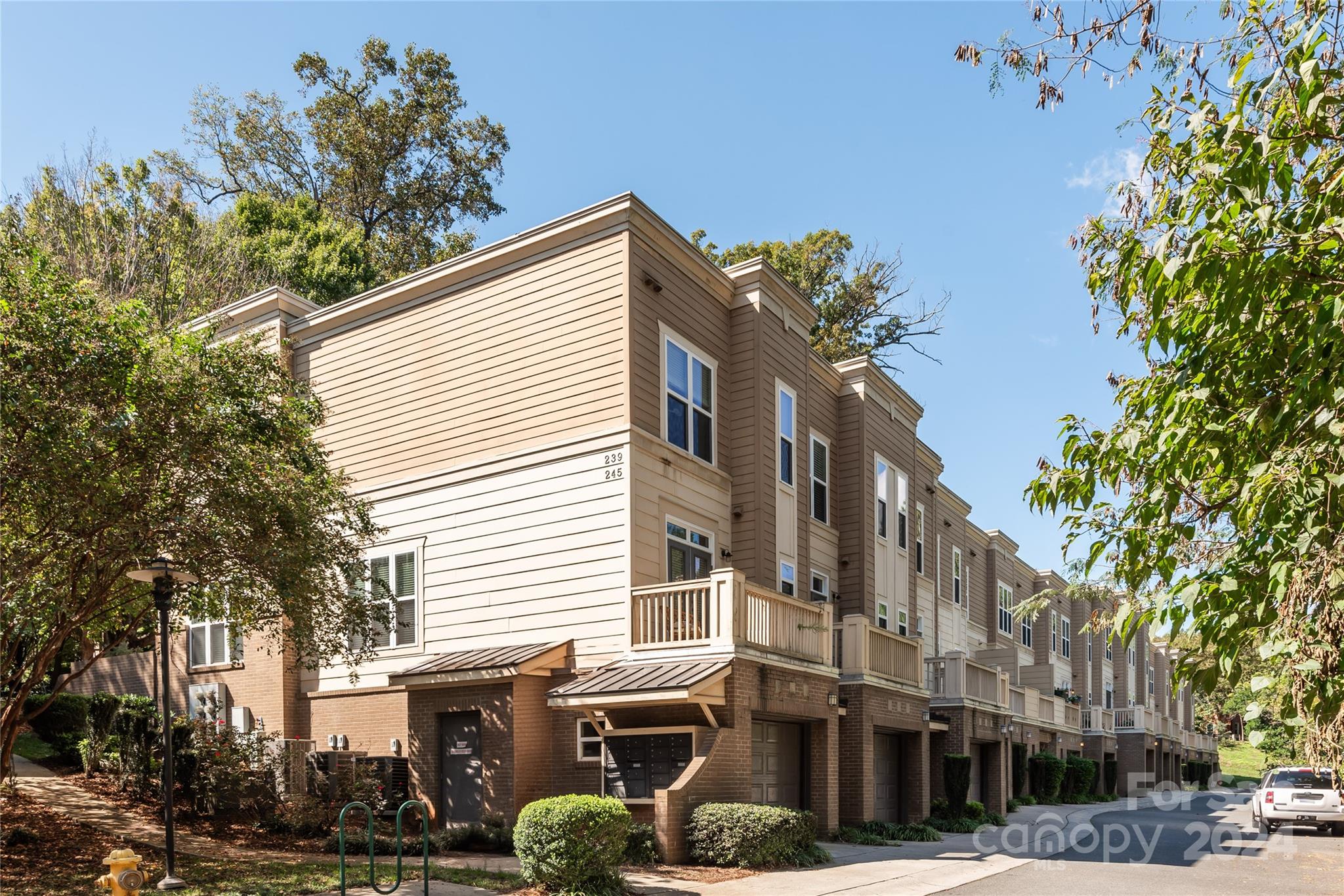 239 N Dotger Avenue Unit: F4