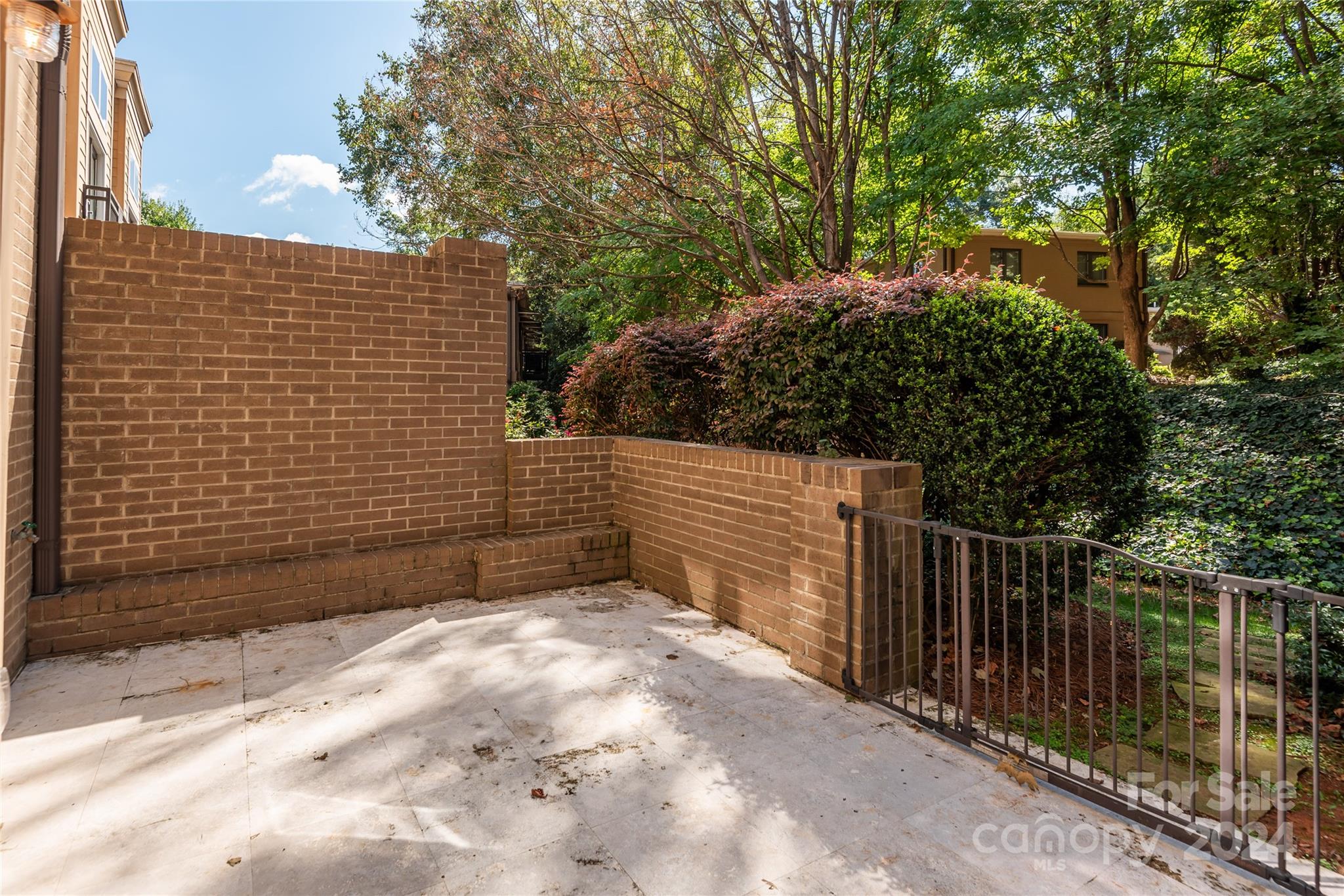 239 N Dotger Avenue Unit: F4