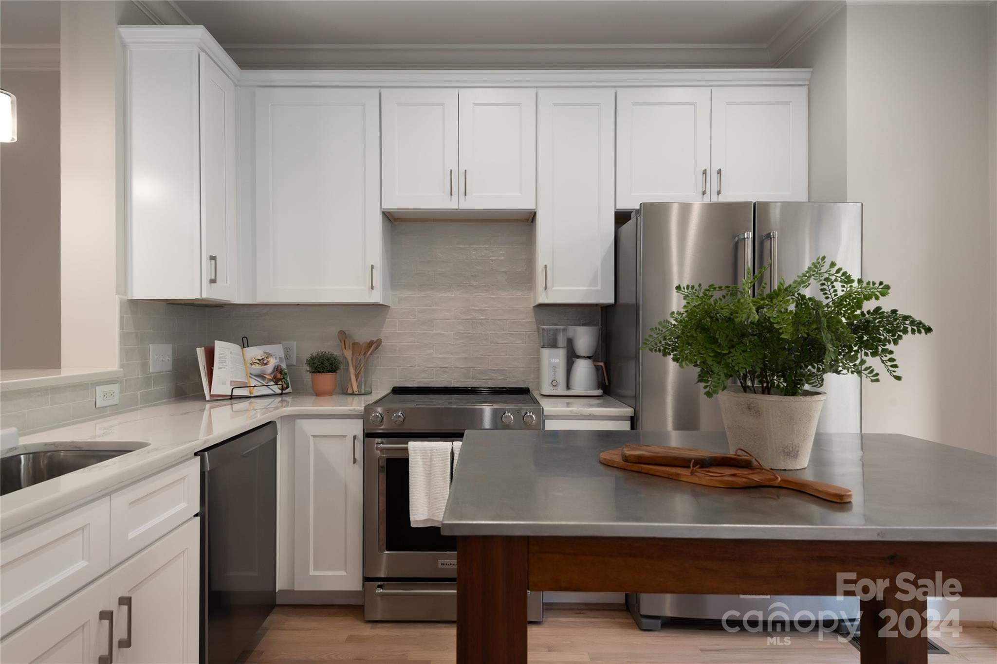 239 N Dotger Avenue Unit: F4