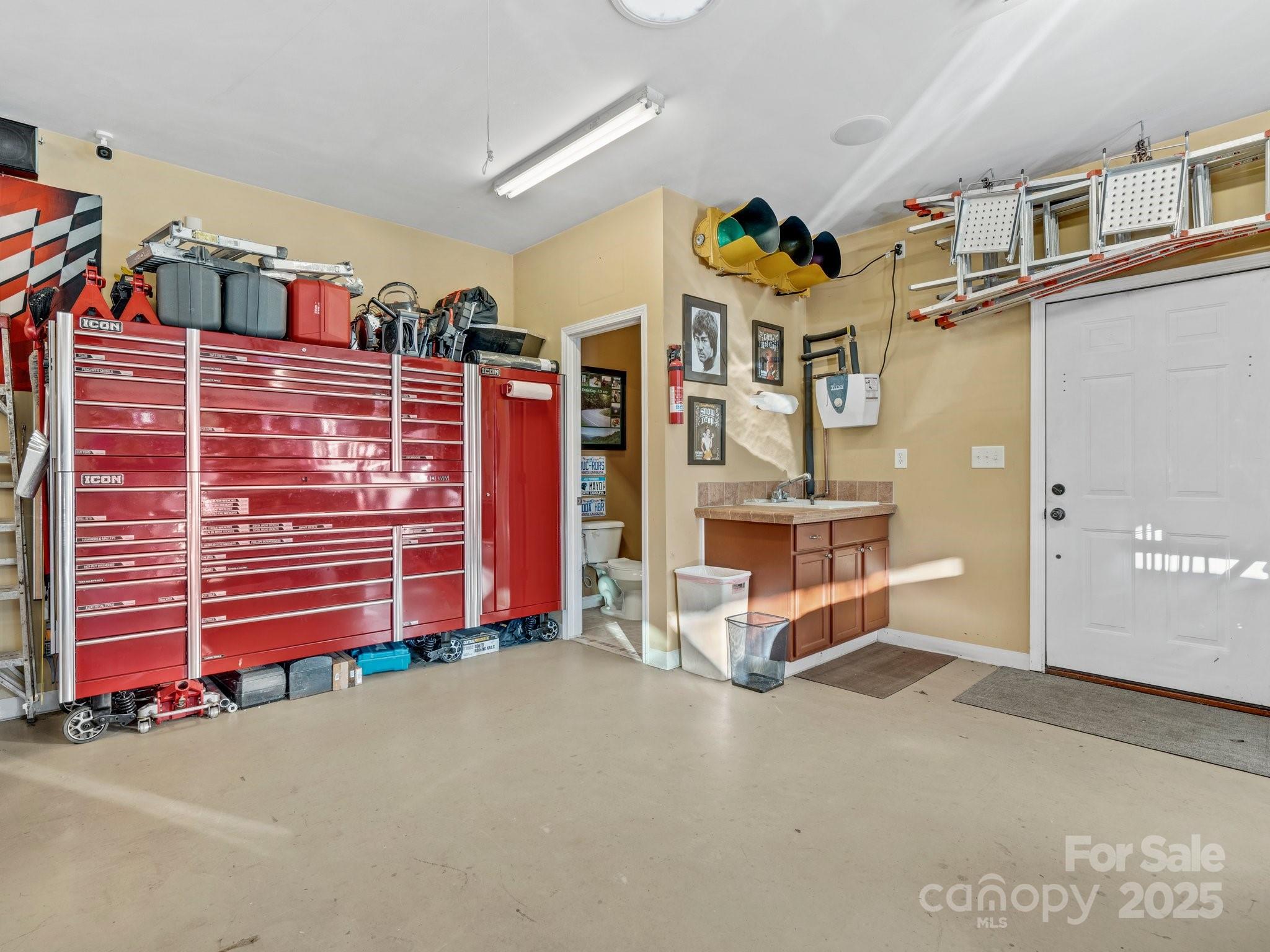 316 W Kingston Avenue