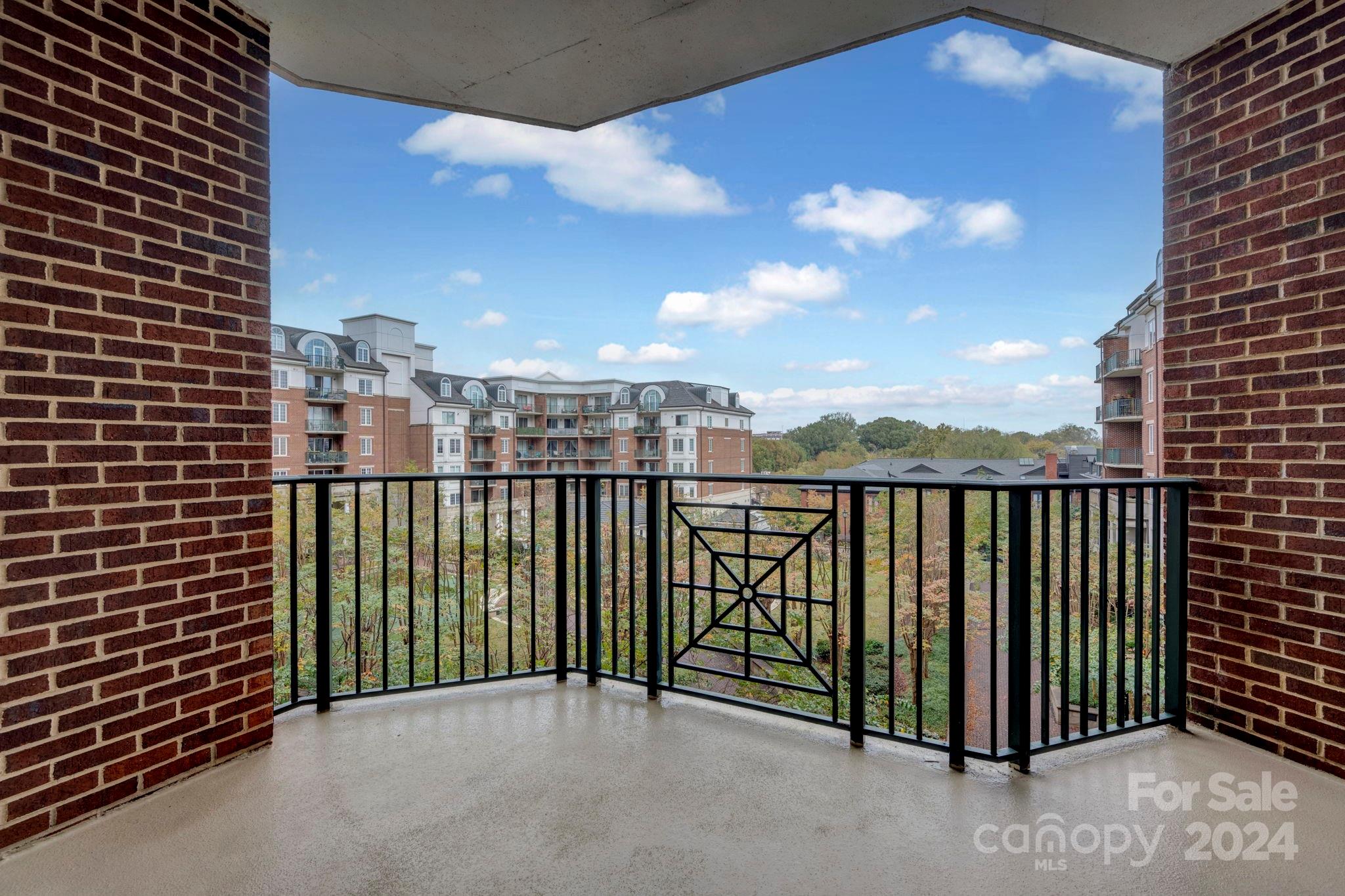300 W 5th Street Unit: 416