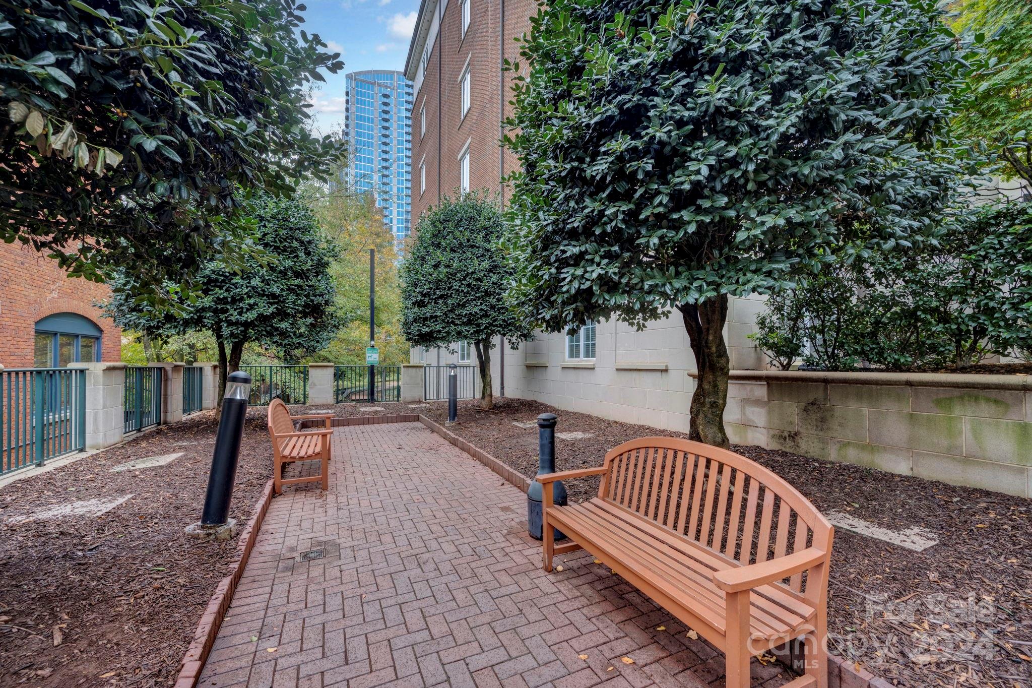 300 W 5th Street Unit: 416