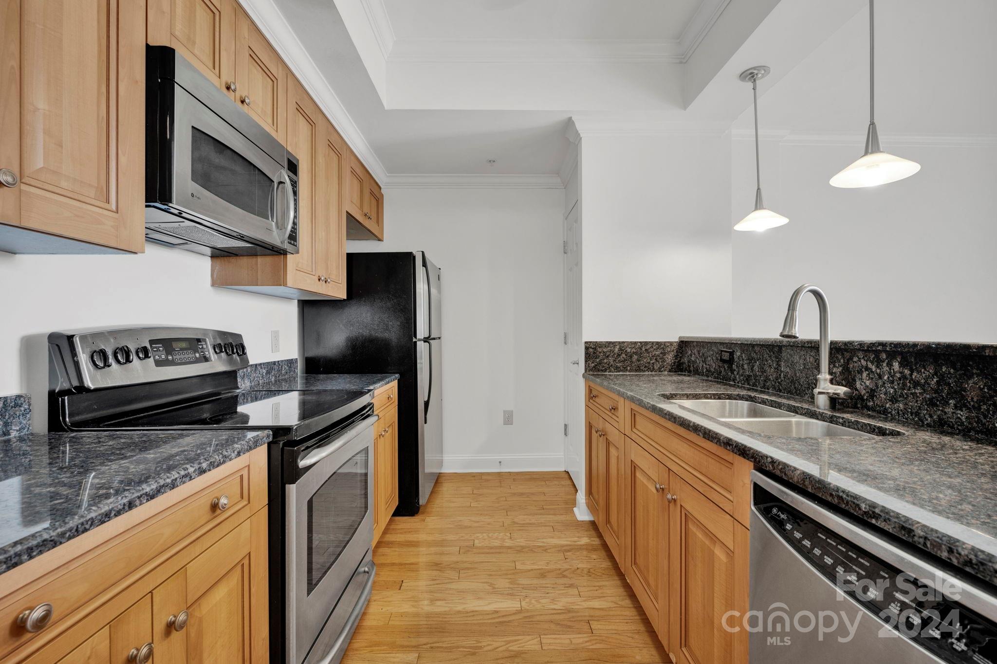 300 W 5th Street Unit: 416