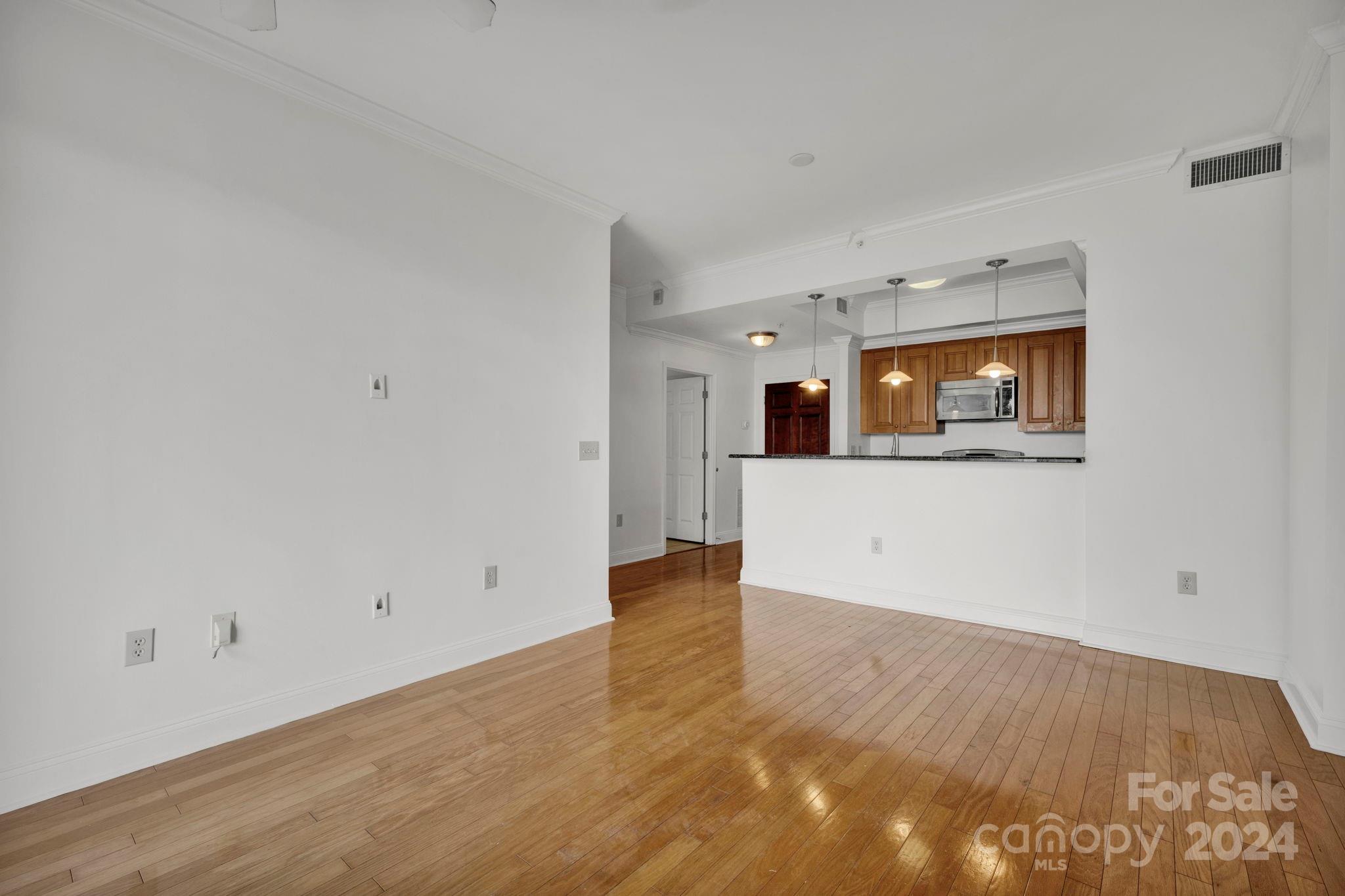 300 W 5th Street Unit: 416