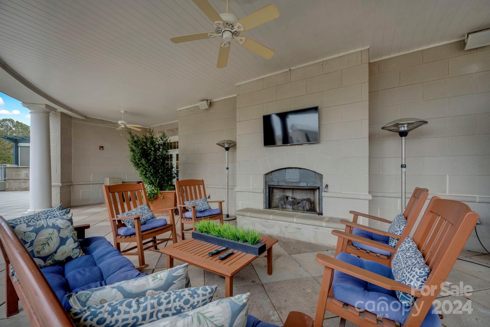 300 W 5th Street Unit: 416