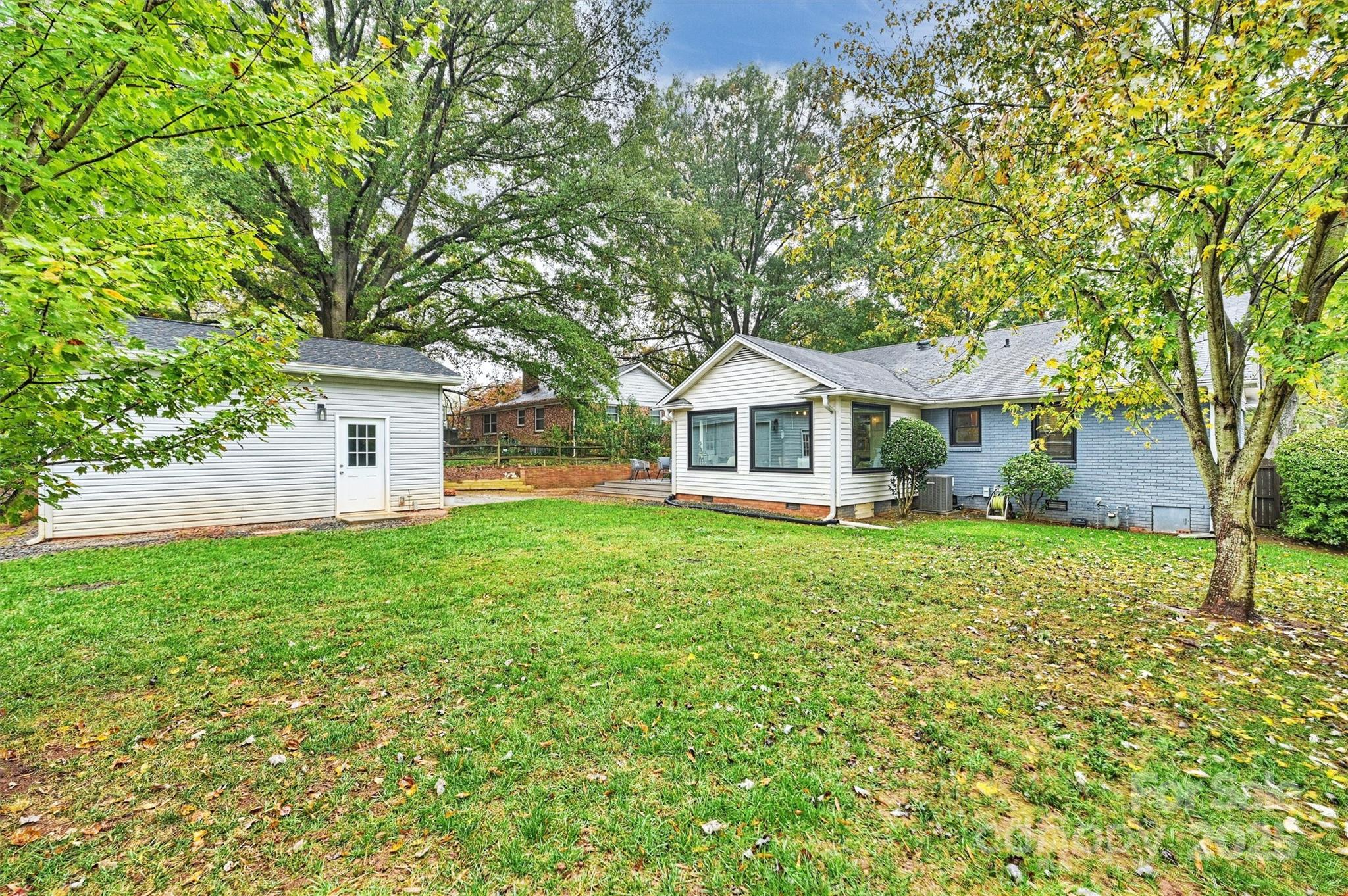 1915 Wedgedale Drive