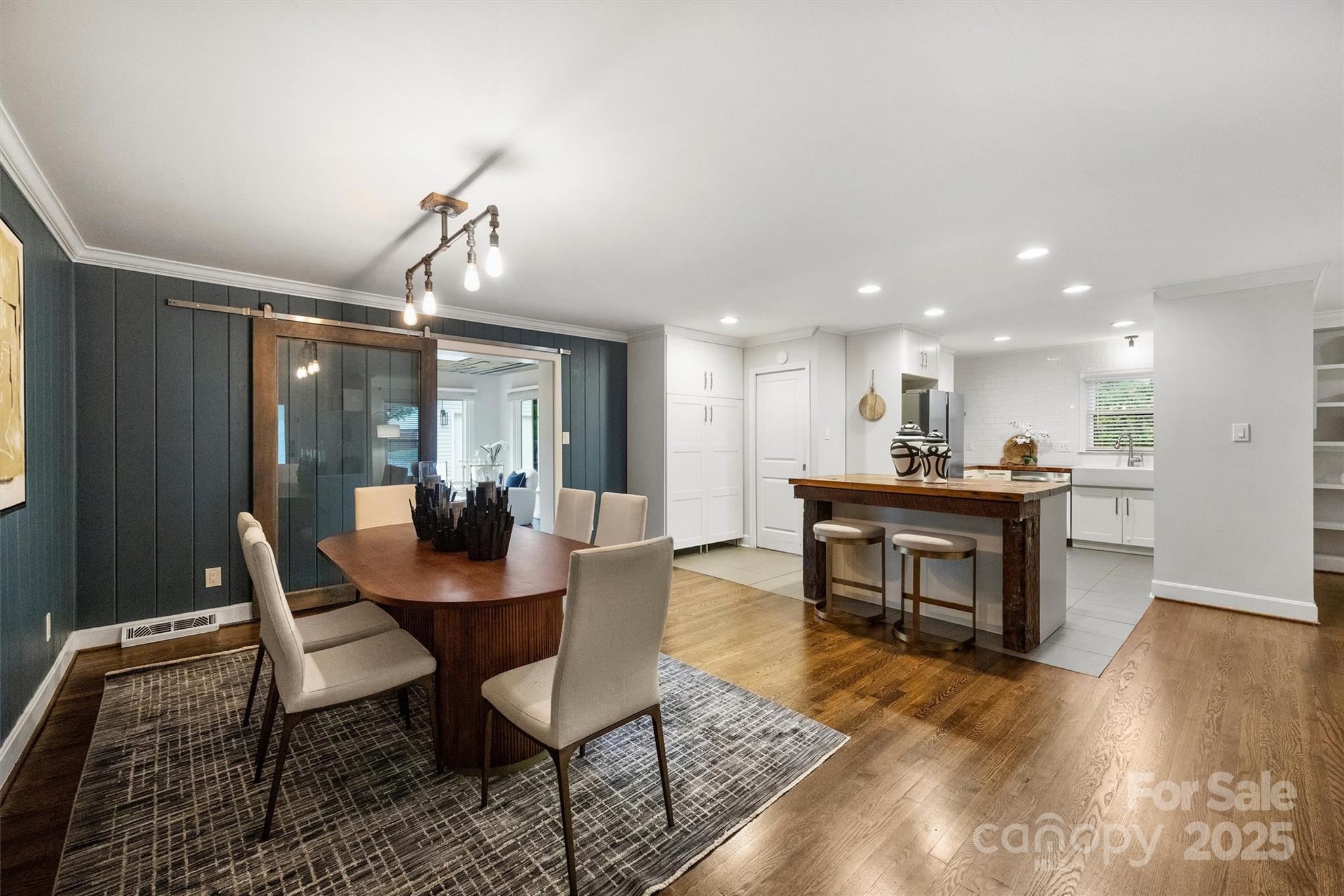 1915 Wedgedale Drive