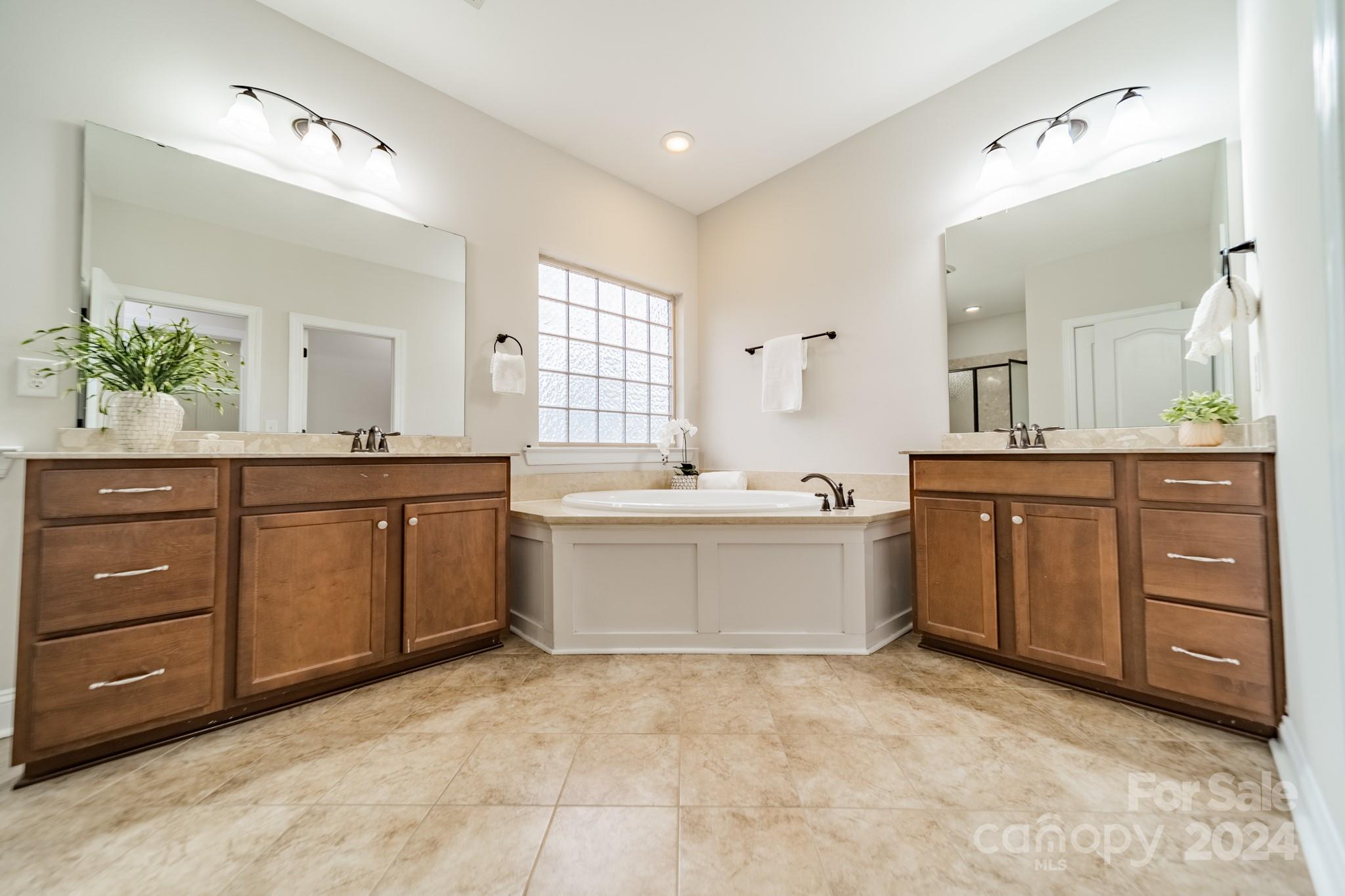 1204 Oleander Lane