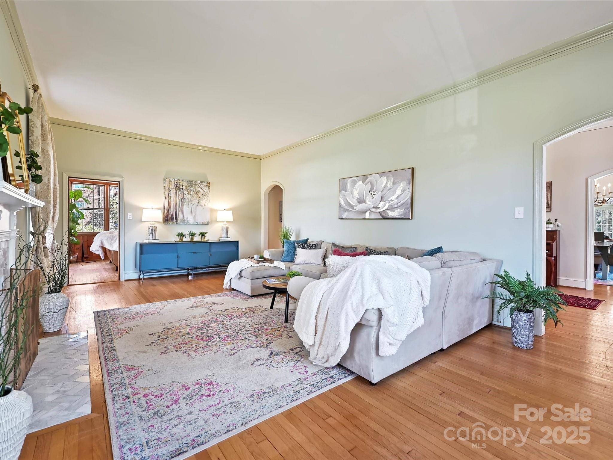 638 Forest Lane
