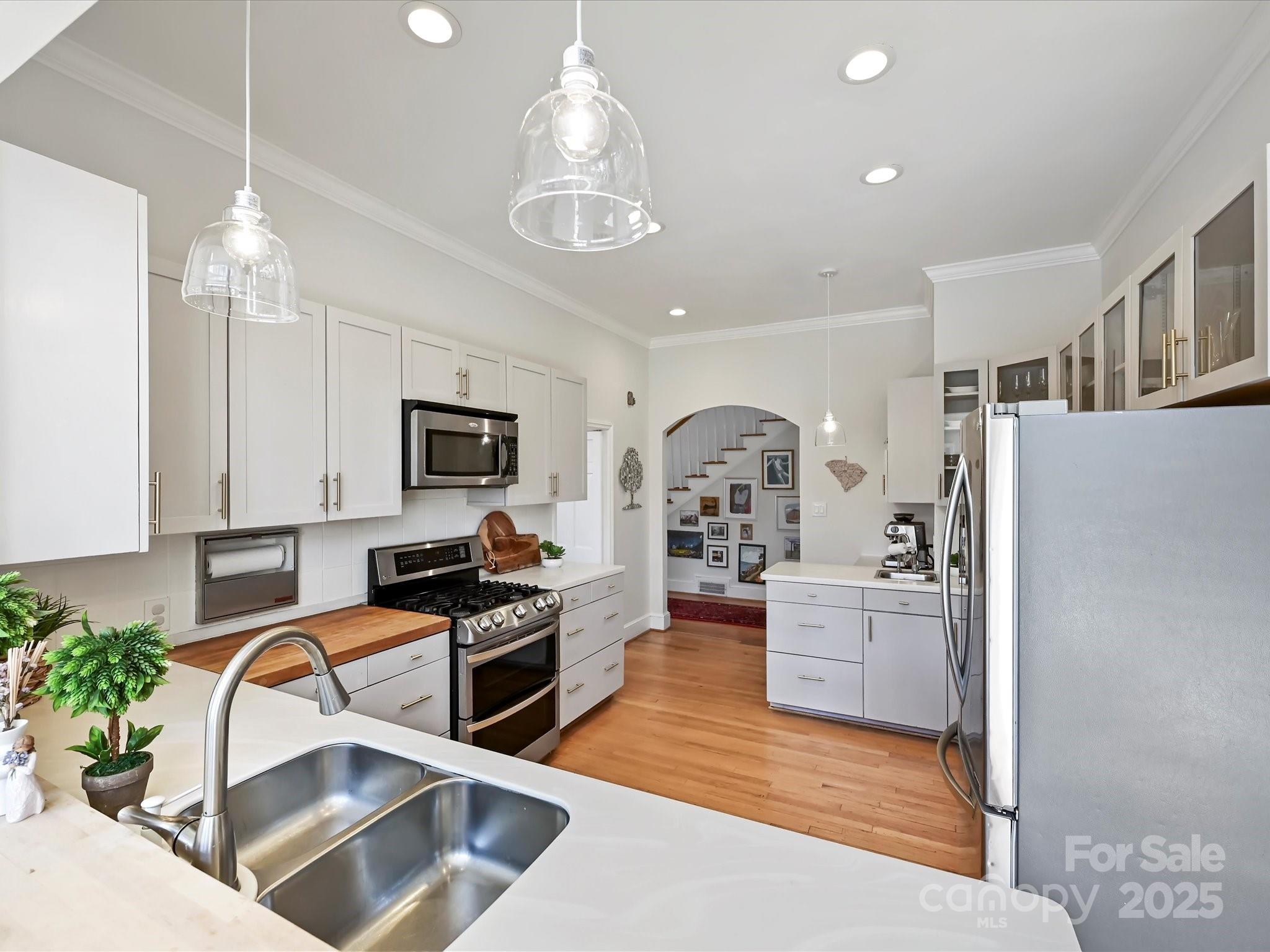 638 Forest Lane