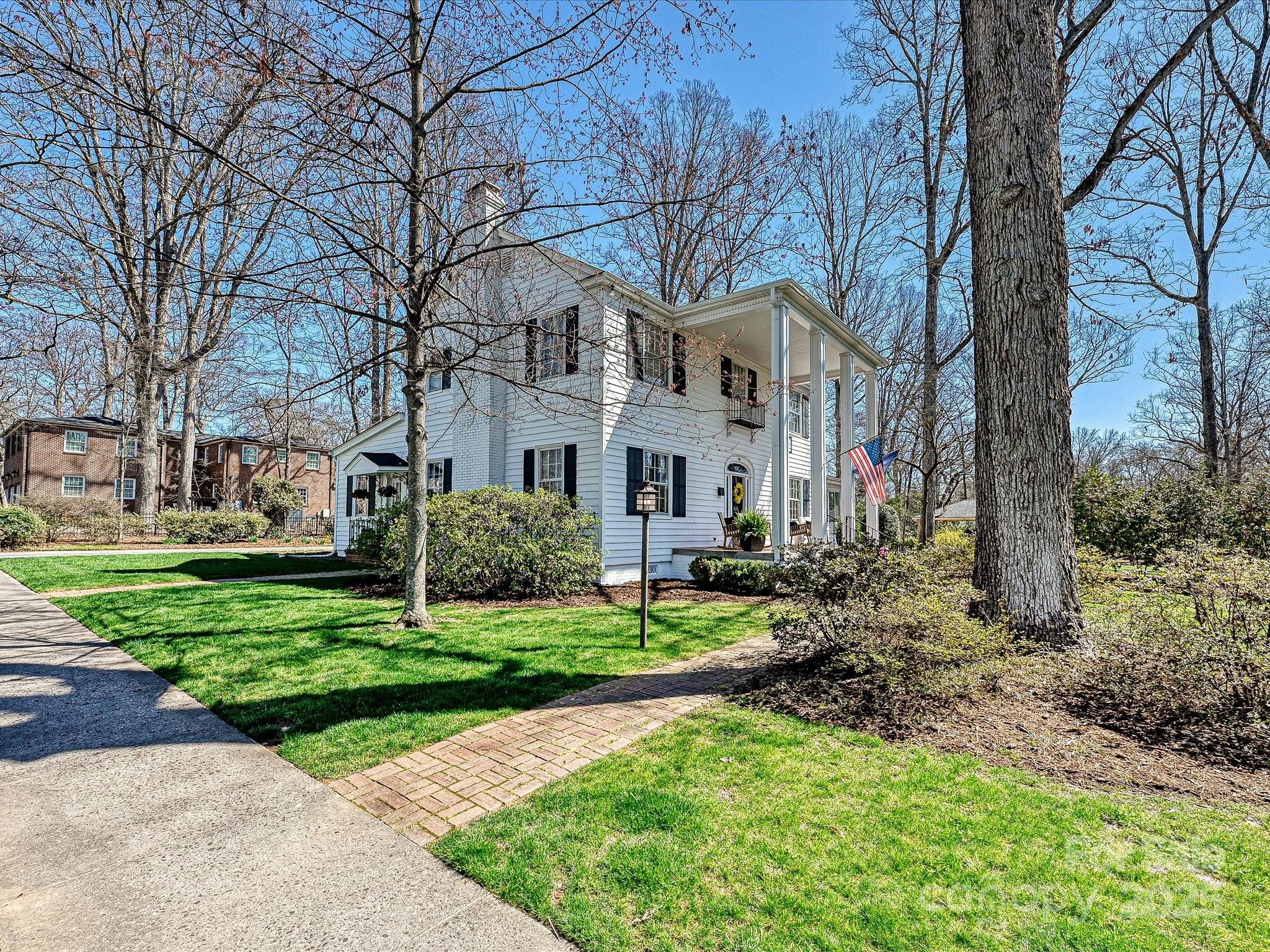638 Forest Lane