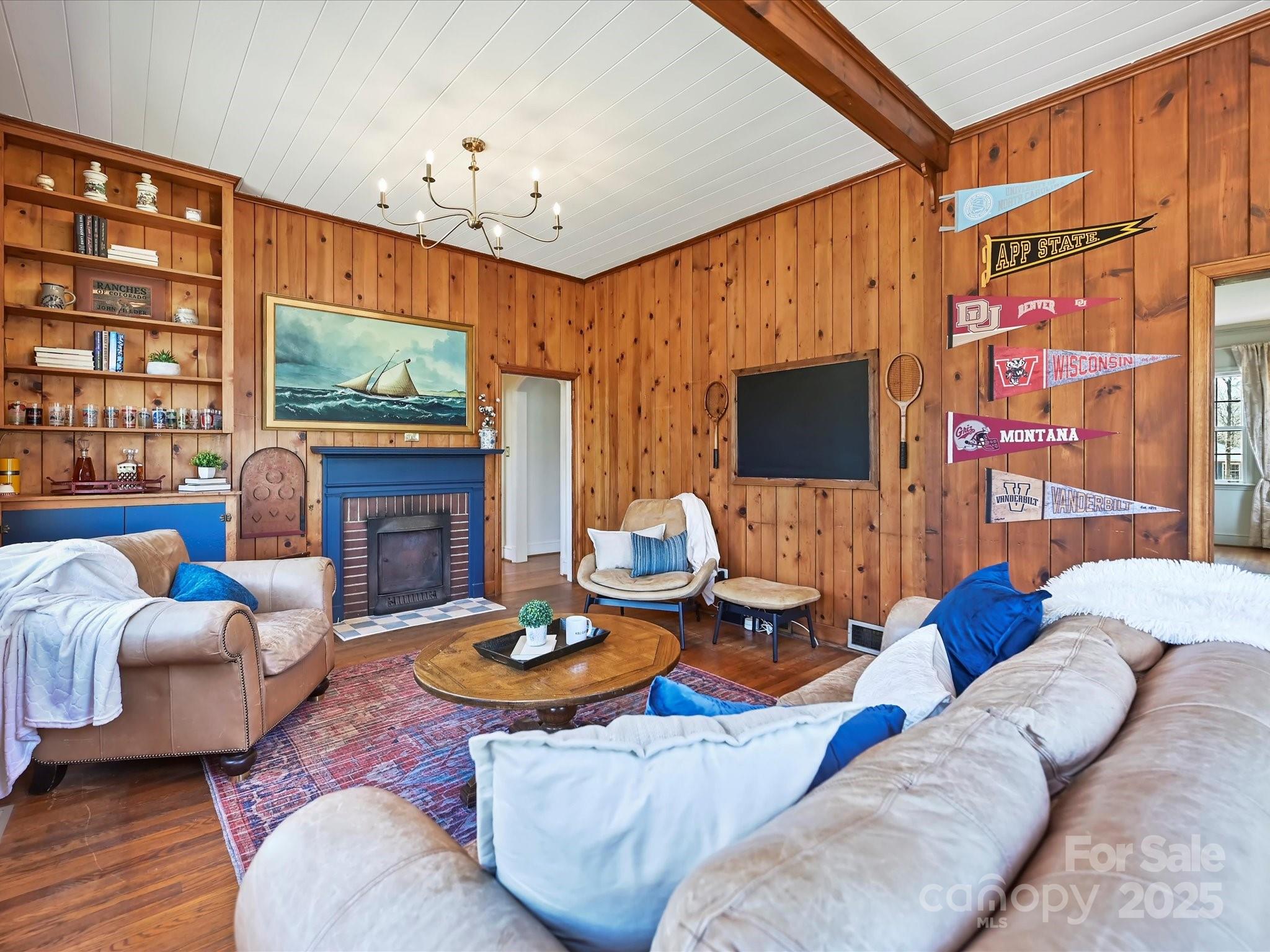 638 Forest Lane