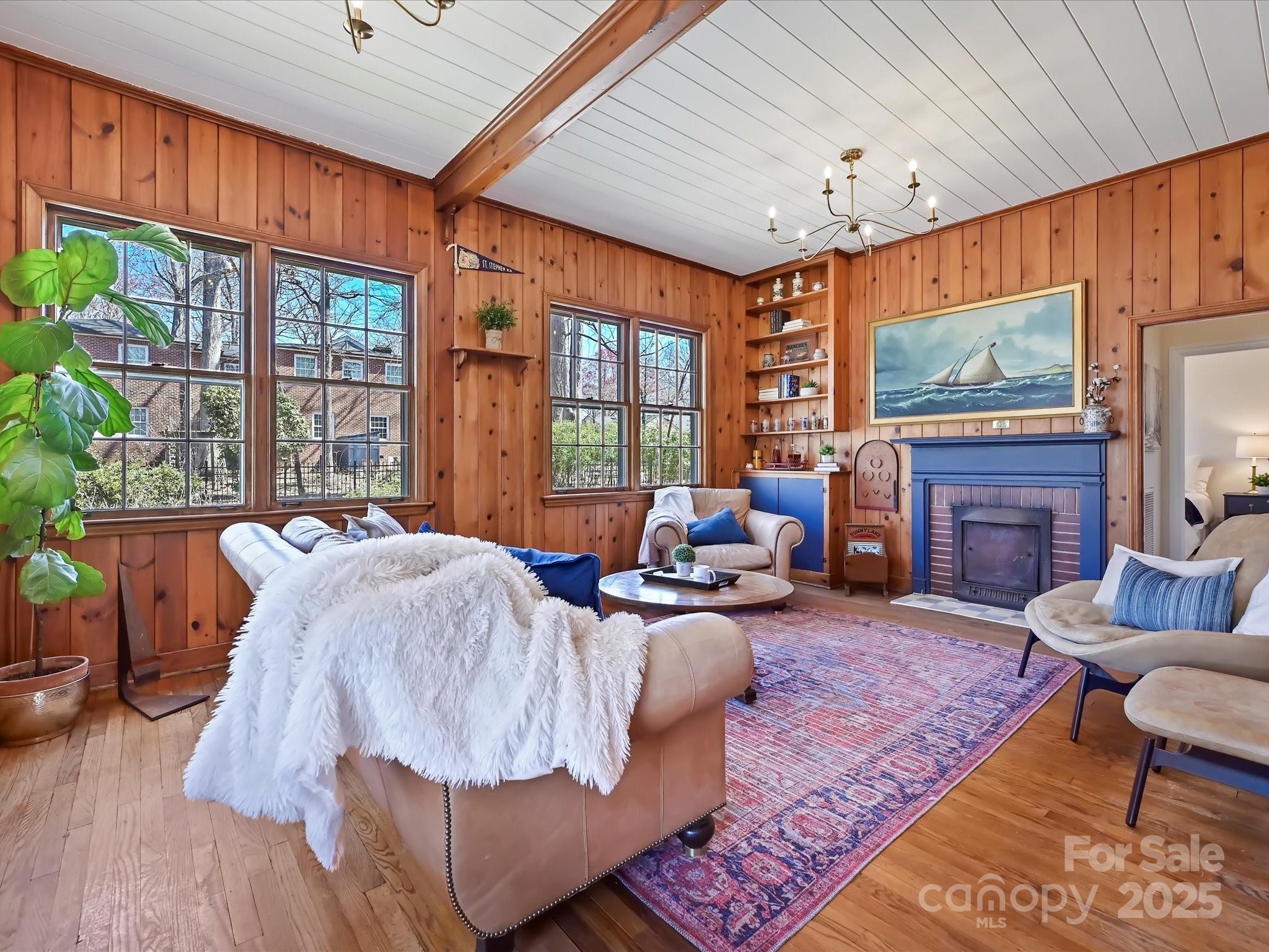 638 Forest Lane