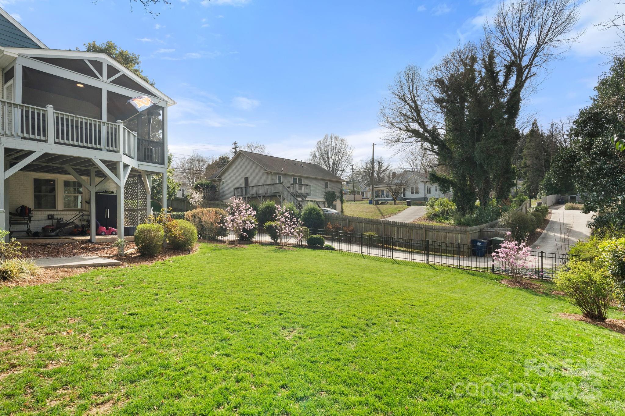 525 Lockland Avenue