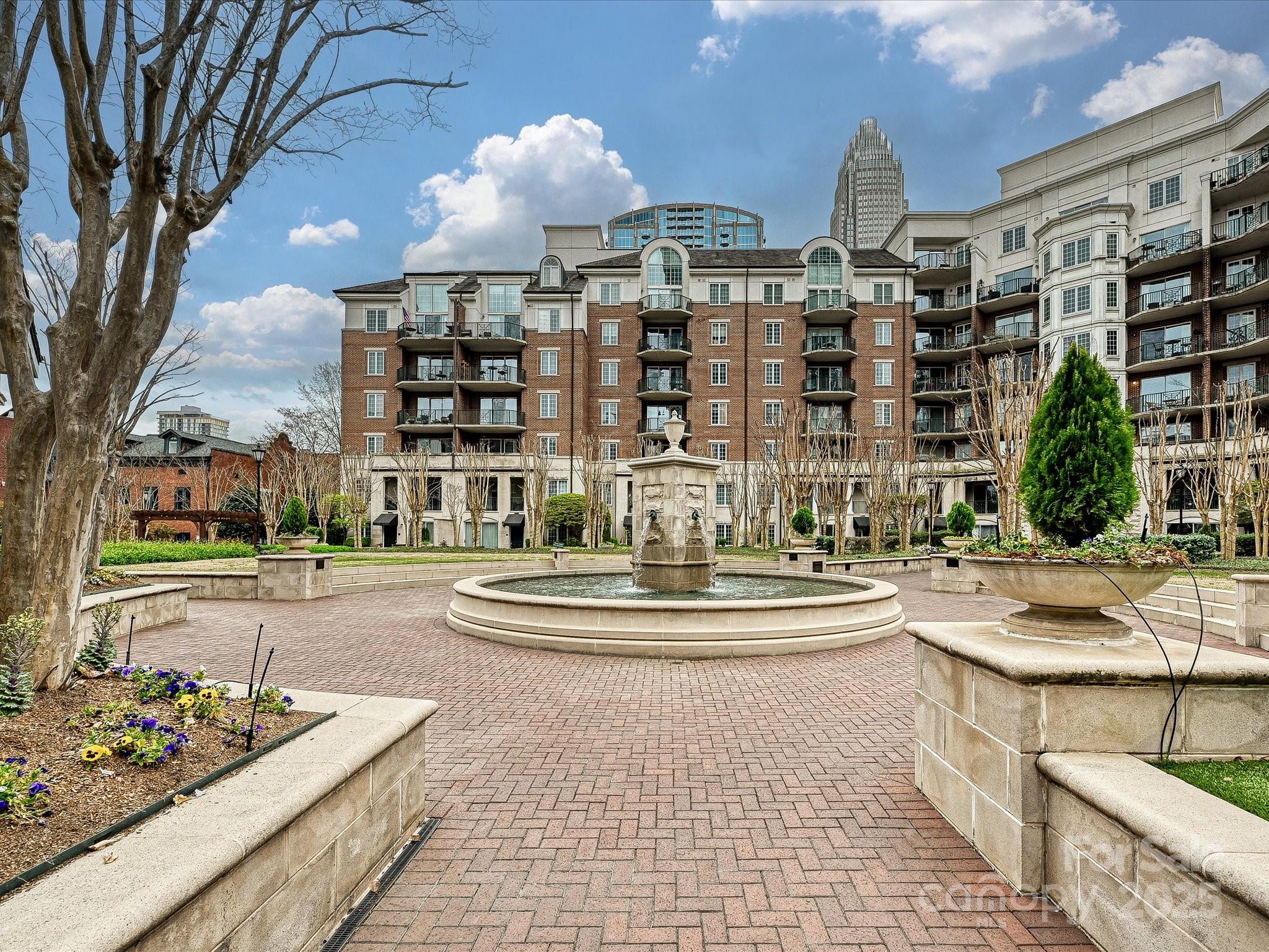 300 W 5th Street Unit: 402