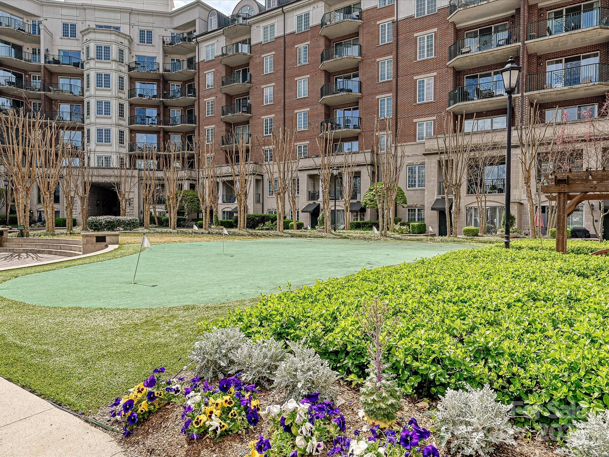 300 W 5th Street Unit: 402