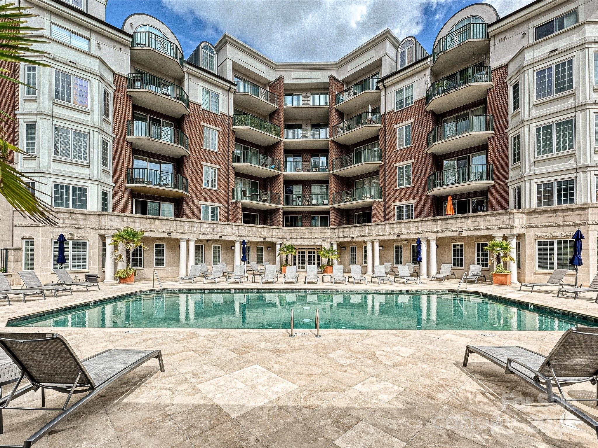 300 W 5th Street Unit: 402