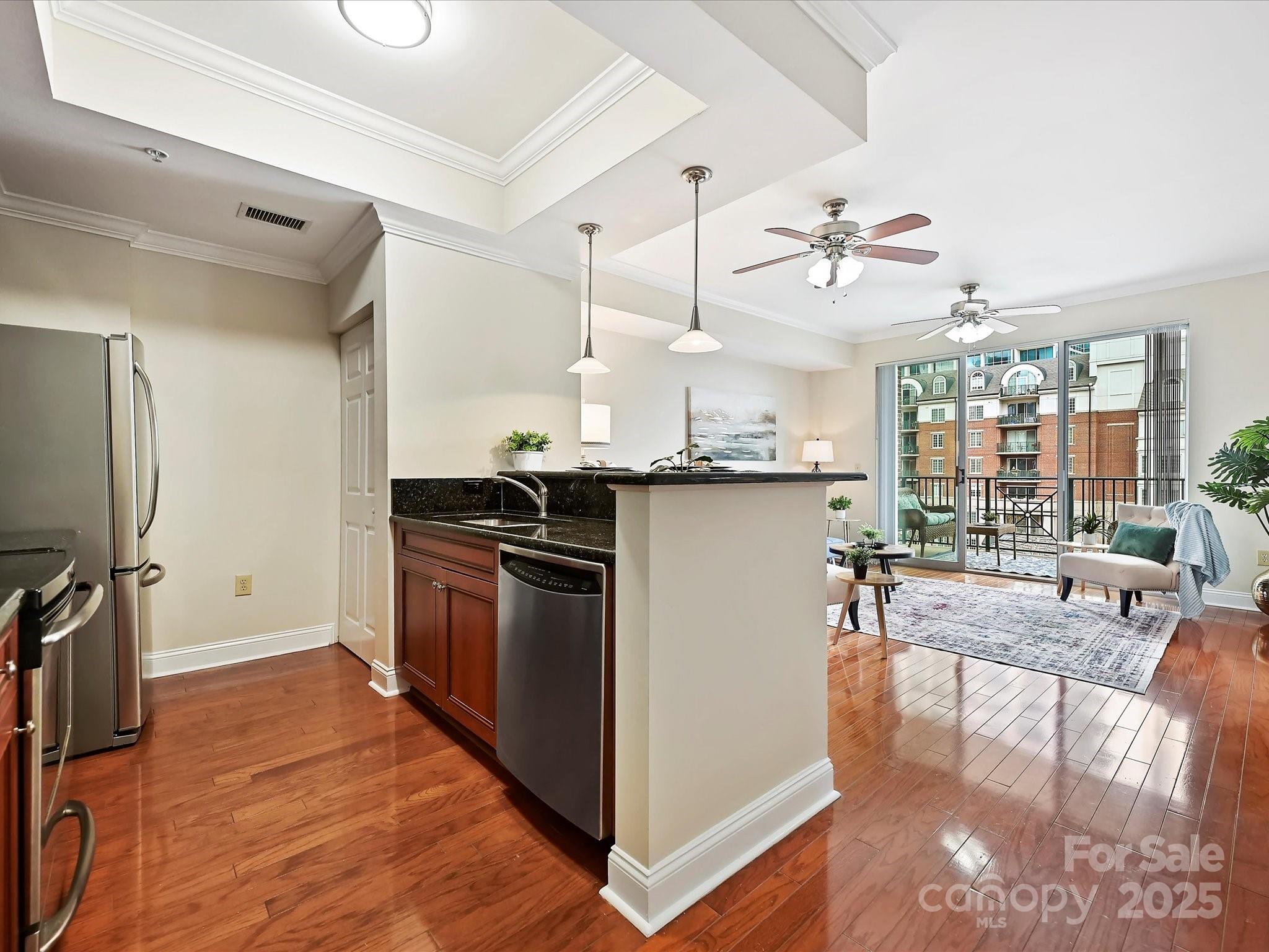 300 W 5th Street Unit: 402