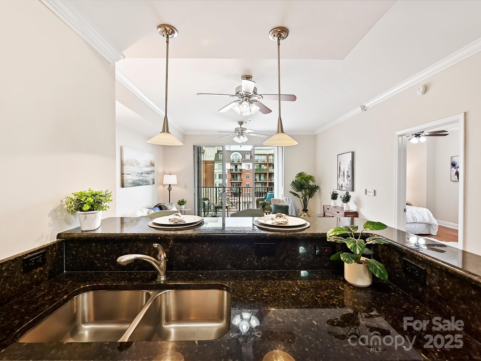 300 W 5th Street Unit: 402