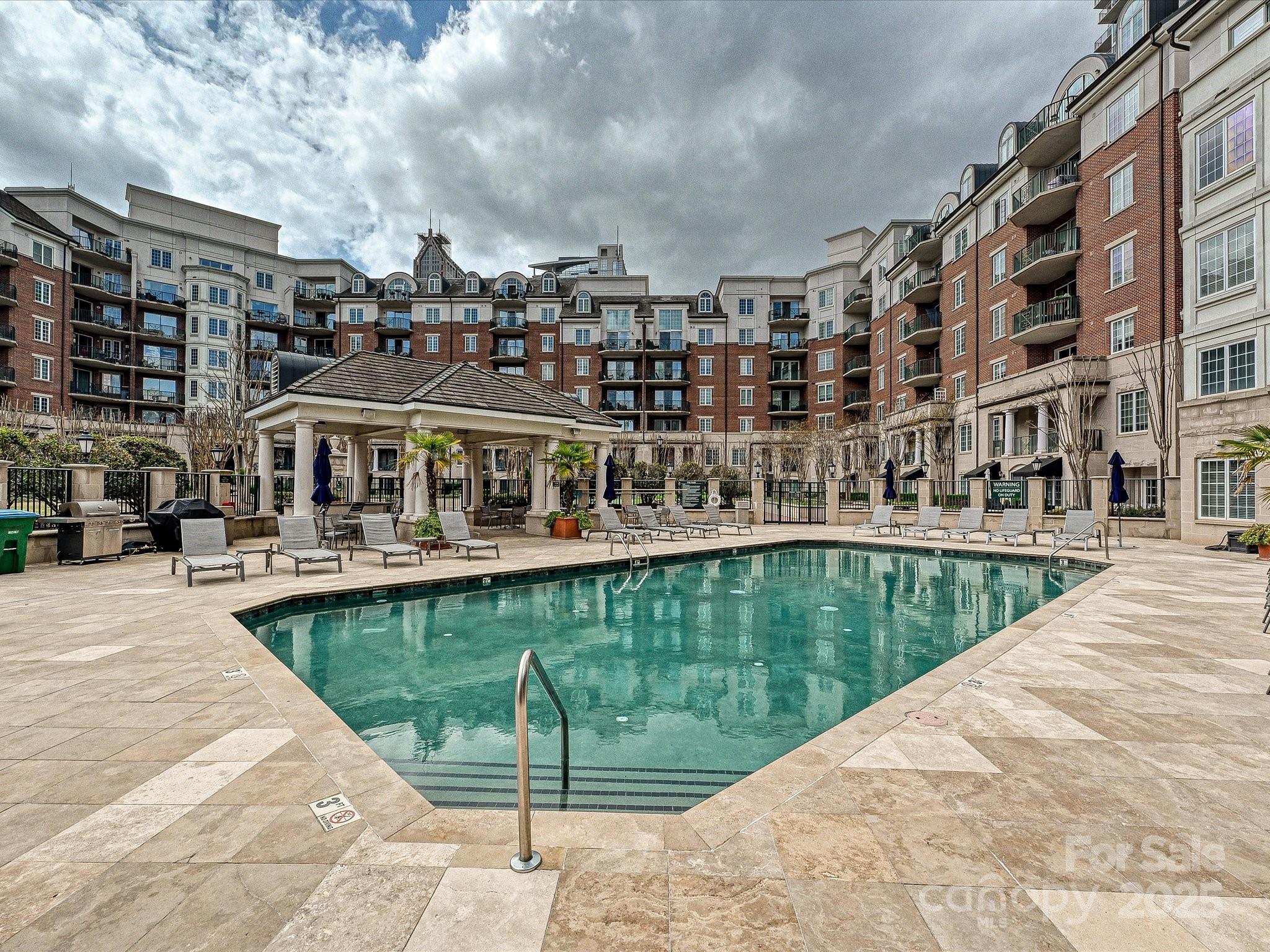 300 W 5th Street Unit: 402