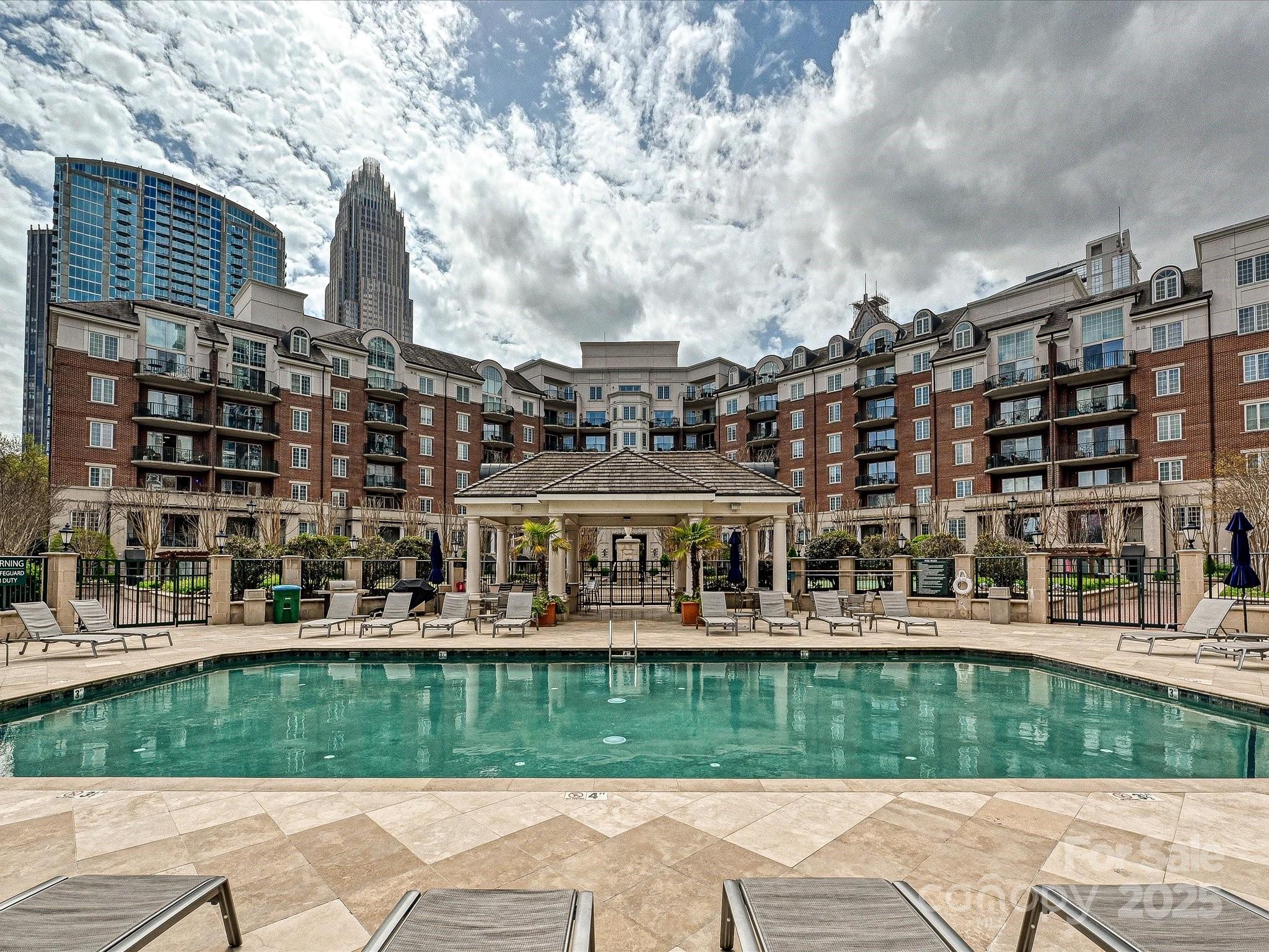 300 W 5th Street Unit: 402